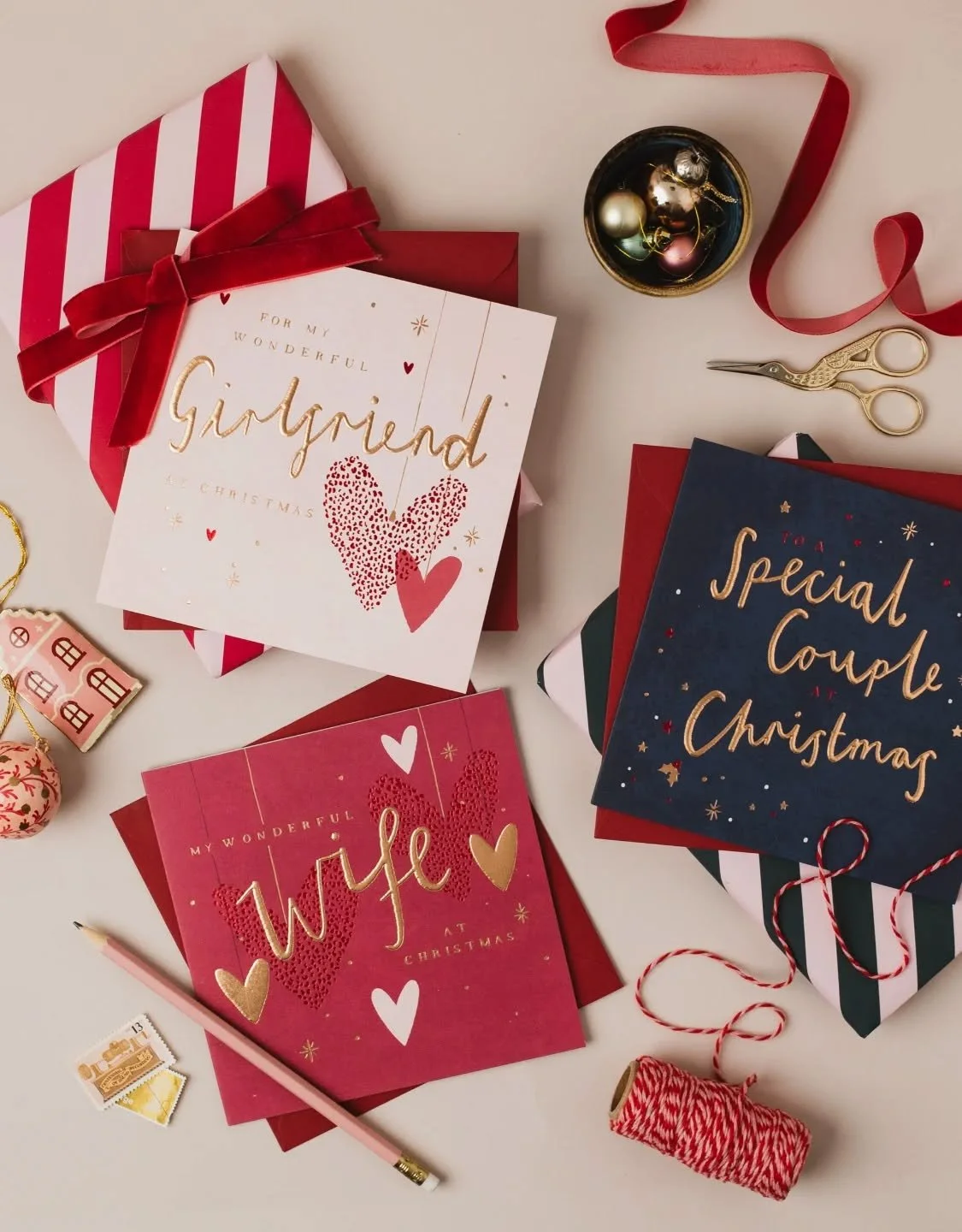 Some festive cheer from rainy London! 1 week to go! ❤️🎅🏻💌🎄
.
📷 @hollyboothstudio
.
#hotchpotchlondon #hotchpotchcards #hotchpotchpublishing #hotchpotch #cards #stationery #greetingscards #design #illustration #adventuresindesign #lovefromlondon 