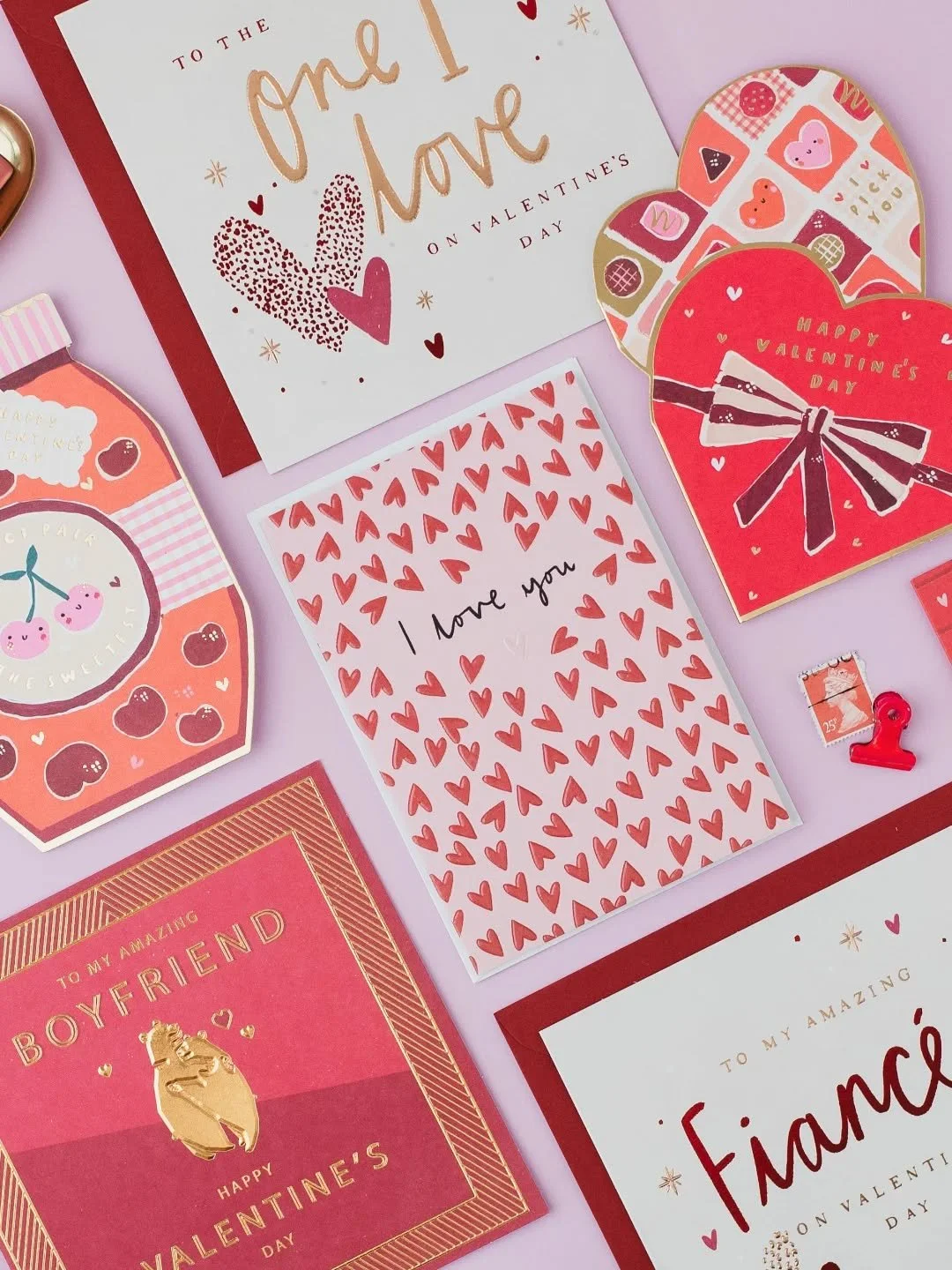 Love is starting to fill the air and Valentine&rsquo;s Day is just around the corner ❤️💘🩷 We have funny cards, lovey-dovey cards, LGBTQ+ cards and more, so send cupid's arrow this way 💌 💕 ⬆️
&bull;
📷 @hollyboothstudio
&bull;
#valentinesday #gree