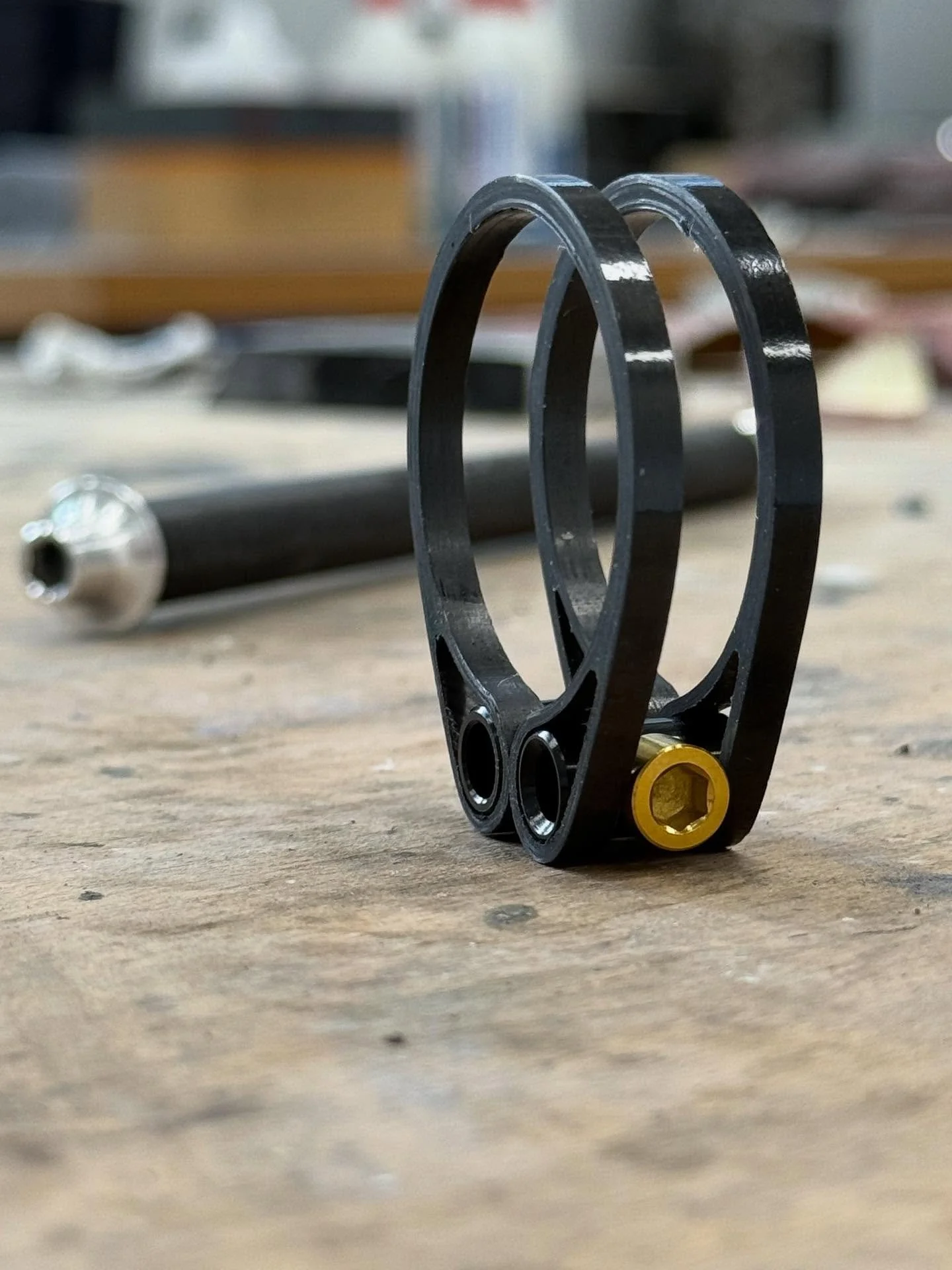 phenum&reg; 

probably the most beautiful seatclamp on our planet, but definitely the strongest that we know 

seatclamp C1 

#phenum #seatclamp #carbon #mtb #mountainbike #cycling #xco #xcm #cycling #artwork #thestrongest #beauty #onlineshop #phenum