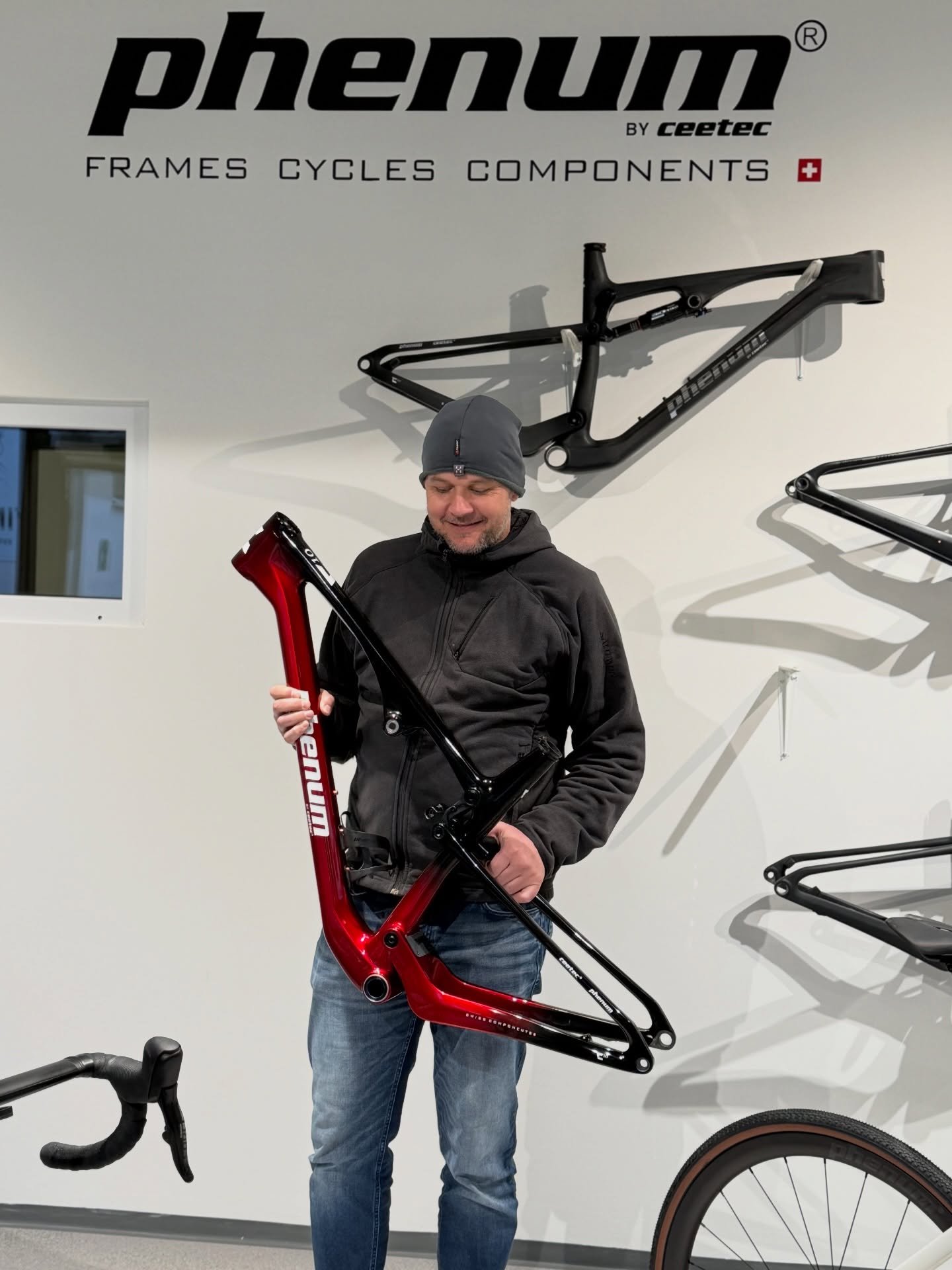 phenum&reg; 

Life can be so simple, take a bike and go on an adventure.
Andreas does exactly that.
His dream bike built according to his wishes for lots of fun.
Be like Andreas and take your phenum C10 and get started.

phenum C10 FS custom

#phenum