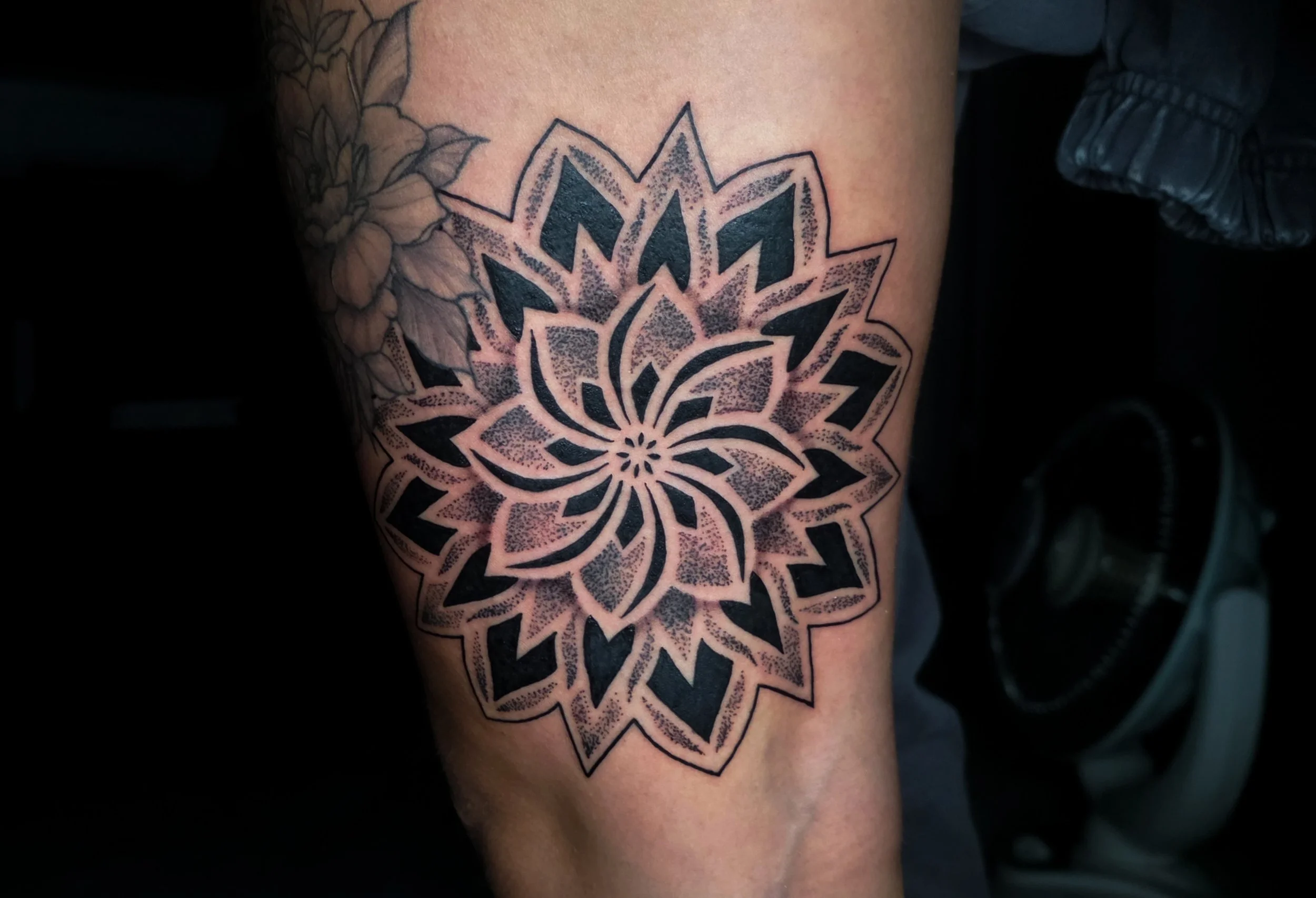 EJ Crimson Lotus Tattoo Pitssburgh (29).jpg