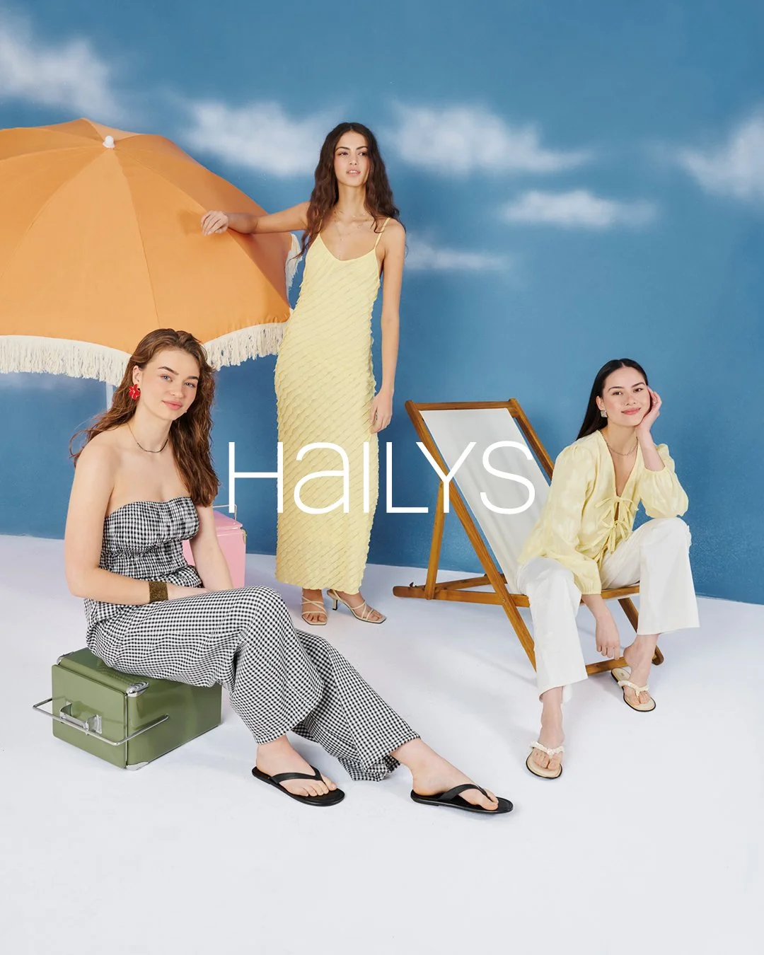 HAILYS: SUNSHINE STYLES ONLY!

Die Looks von Hailys bringen frische Sommer-Vibes in deine Garderobe. Leichte Stoffe, sanfte Farben und stylische Schnitte f&uuml;r warme Tage. Ob Kleid, Jumpsuit oder l&auml;ssiger Zweiteiler &ndash; diese Styles mache