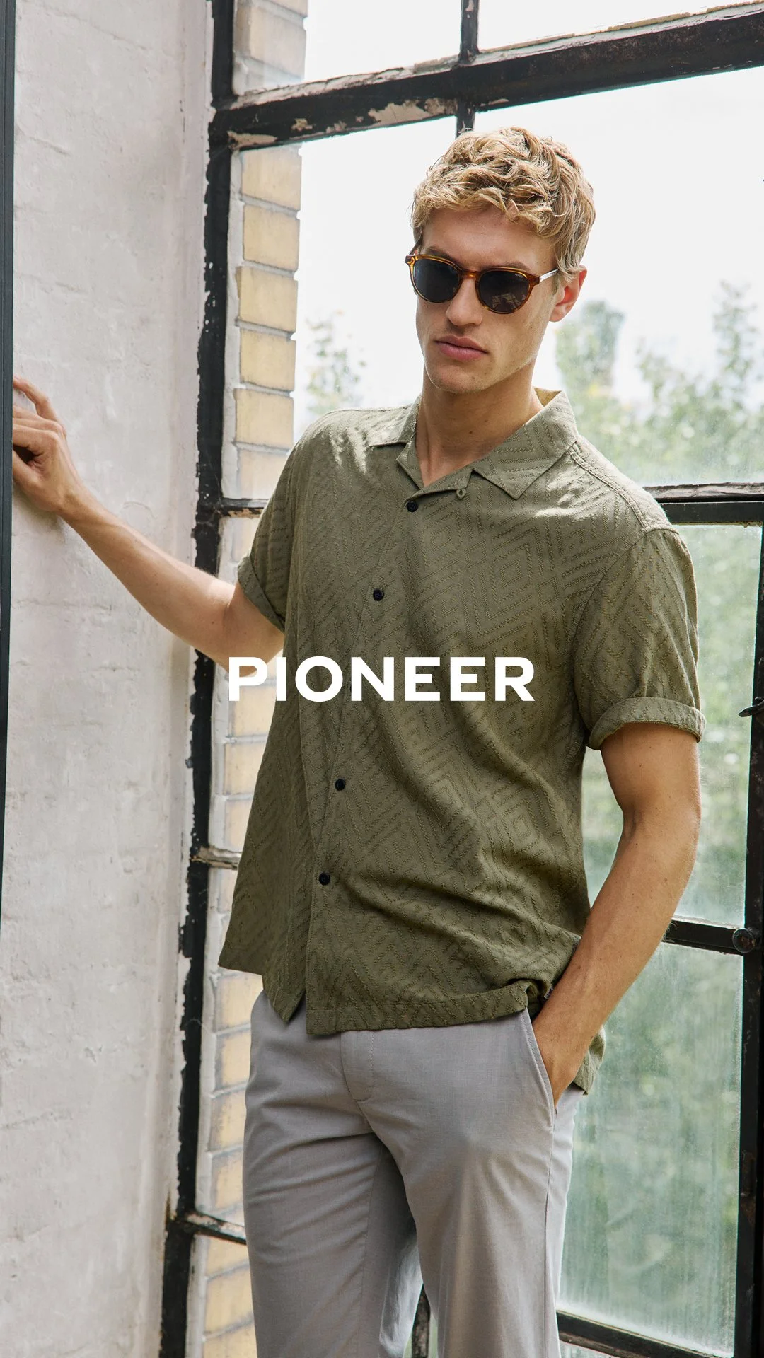 SUMMER EASE BY PIONEER!

Leichte Strukturen, entspannte Silhouette und nat&uuml;rliche Farben. Dieser Look bringt sommerliche L&auml;ssigkeit perfekt auf den Punkt. F&uuml;r einen unkomplizierten Style mit maximalem Komfort.

Ideal f&uuml;r warme Tag