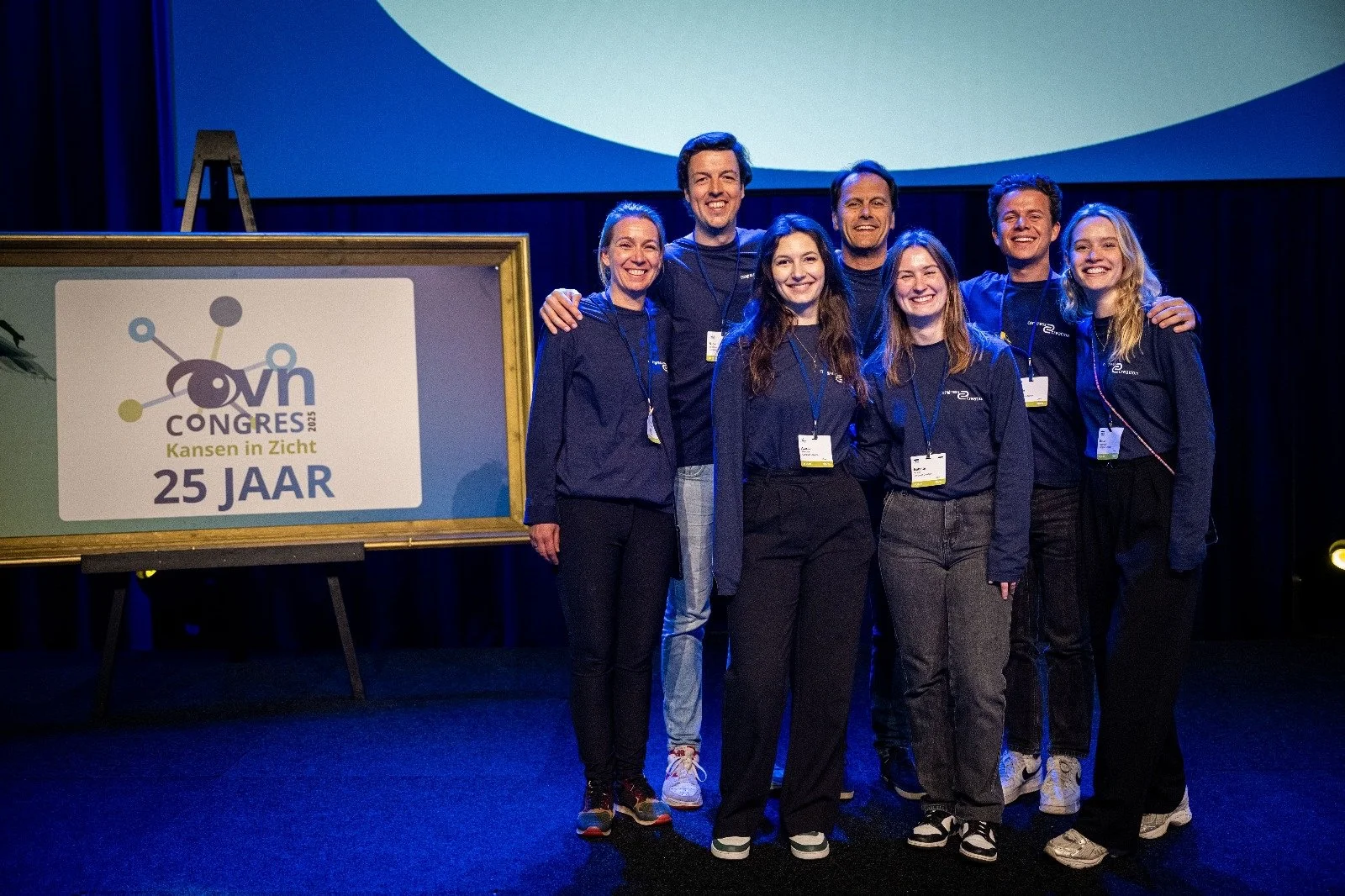 team tijdens OVN congress op het podiu