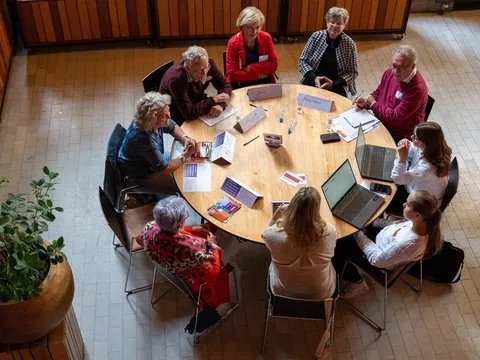 Tafelgesprek met ouderen tijdens Krachtig Ouder Worden