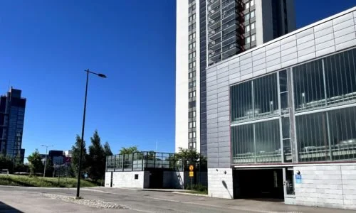 Latauspisteet pysäköintiyhtiöön – Case Leppävaaran Torni