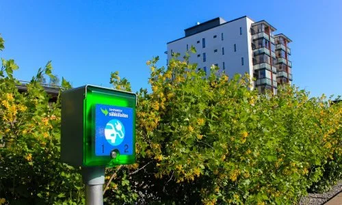 Sähköauton lataus kuukausimaksulla