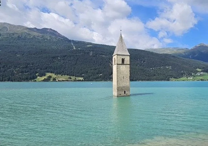 Der Turm im See