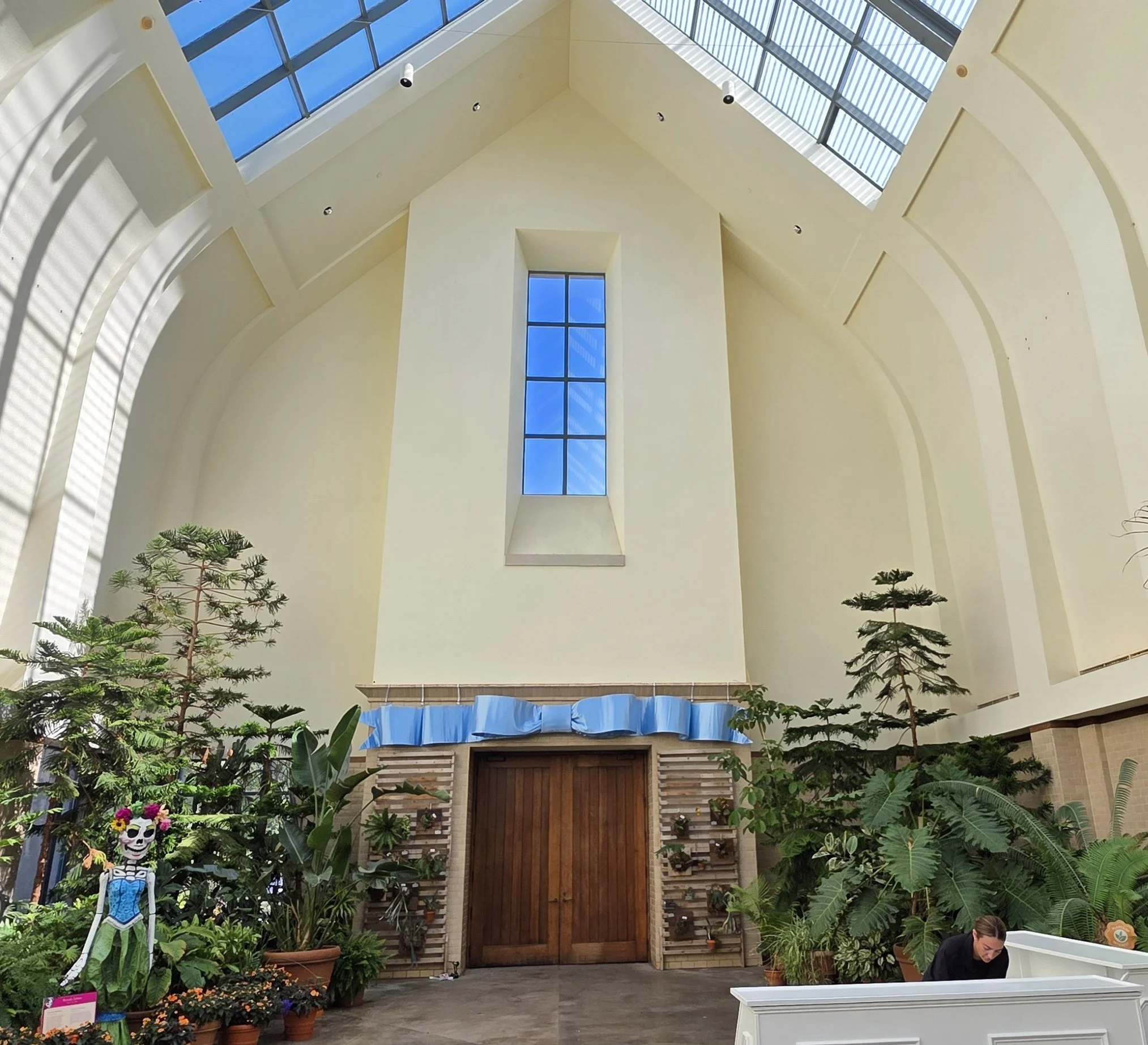 Lauritzen Gardens Bow