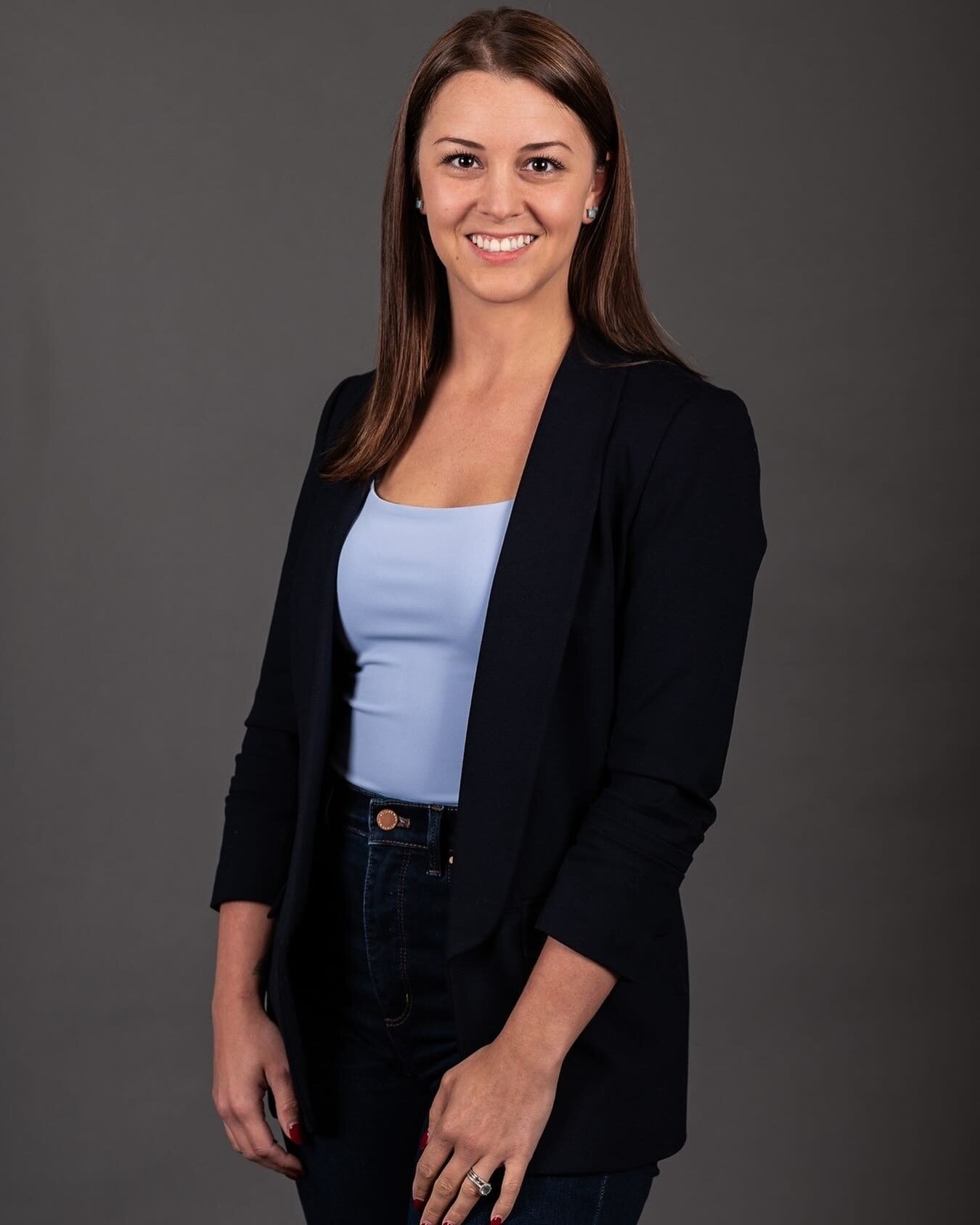 ✨ Studio Spotlight ✨ Today was all about capturing confidence and professionalism in our headshot session with Marissa, a young business professional trailblazer! 💼🌟 Even better, this beautiful woman is a past bride of mine which makes for an even 