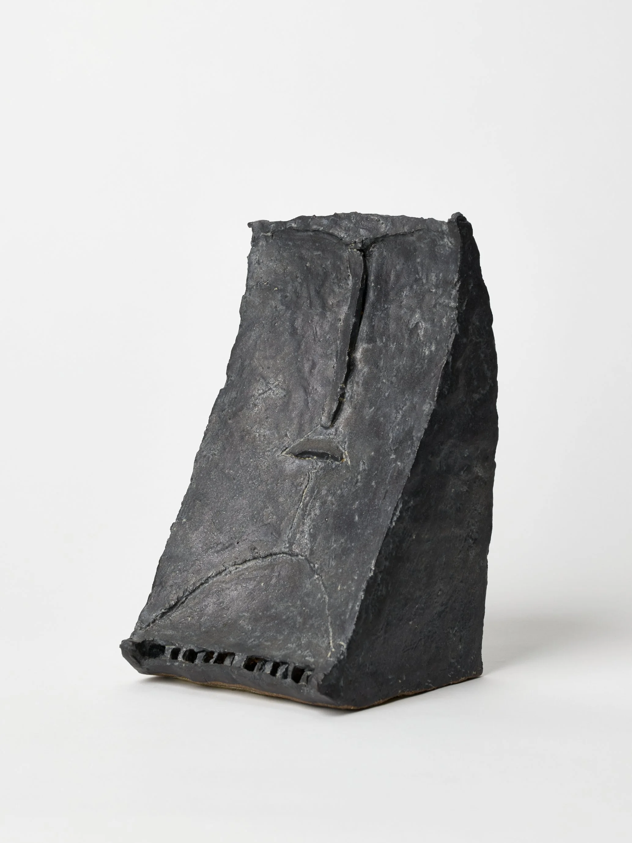 Keiji Ito;
顔 Face, 2008;
Ceramic;
25.8 x 15.5 x 14 cm;
10 1/8 x 6 1/8 x 5 1/2 in.
