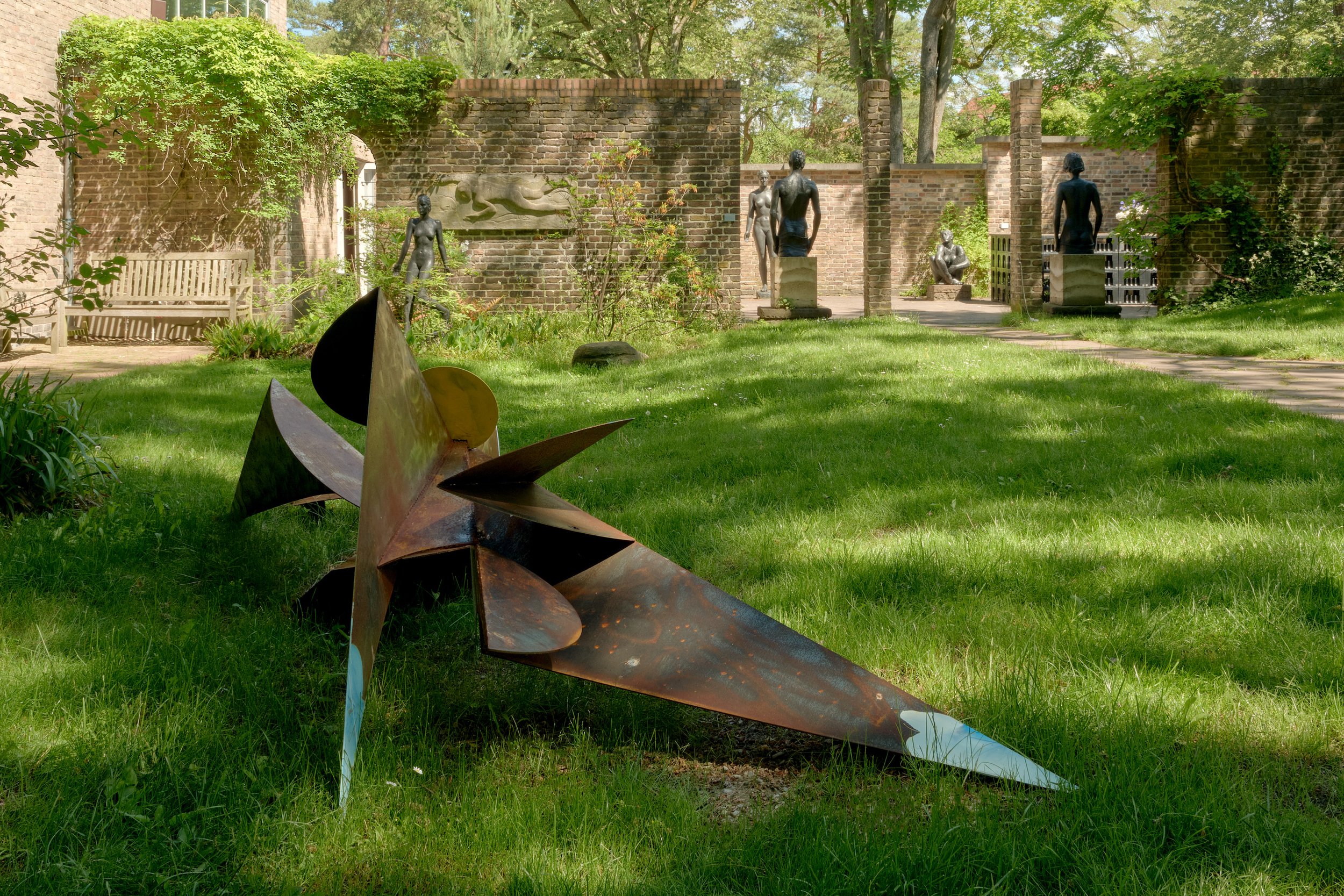 Ro Robertson, The Swimmer, 2026
Steel, seawater, marine paint, oil paint and rocks, 100 x 120 x 360 cm, 39 3/8 x 47 1/4 x 141 3/4 in. Courtesy of the artist and Maximillian William, London. Photo: Johannes Kremmer