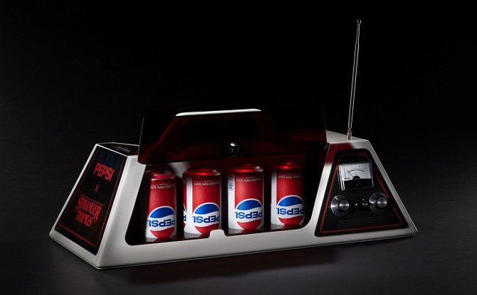 Stranger_things_kit_Red_Beauty_Open_Turned_Cans_670.jpg