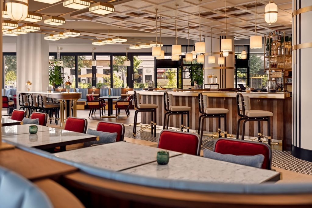 HILTON_BAR.jpg