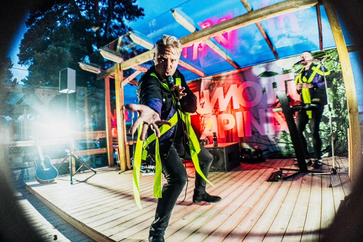 Hiphei ja kiitos Nixor! Pime&auml; elokuun ilta&nbsp; S&auml;rkisalossa ja ihan pimee meininki Nixorin terassilla.🤩 Viihdyttiin j&auml;lleen erinomaisesti, niinkuin aina t&auml;&auml;ll&auml;.🥰 Ensi viikon perjantaina vuorossa Lahti ja Vauhti kiiht