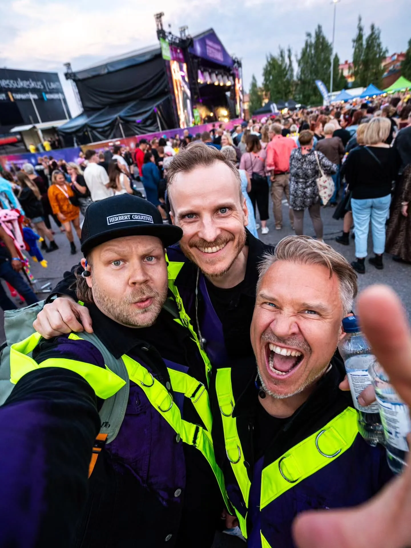 Vaaaaauhti kiihtyy Lahti! Oli Erikaa, oli Raptorii, oli Happoradioo ja Portion Boyssii ja vaikka ket&auml;.💥💥 Ja oli siell&auml; yhet apinatkin🥰🙌🤩 🐒

Lumottu Apina kiitt&auml;&auml; taas loistavista kekkereist&auml;!🙌🙌🙌

Seuraavana vuorossa: