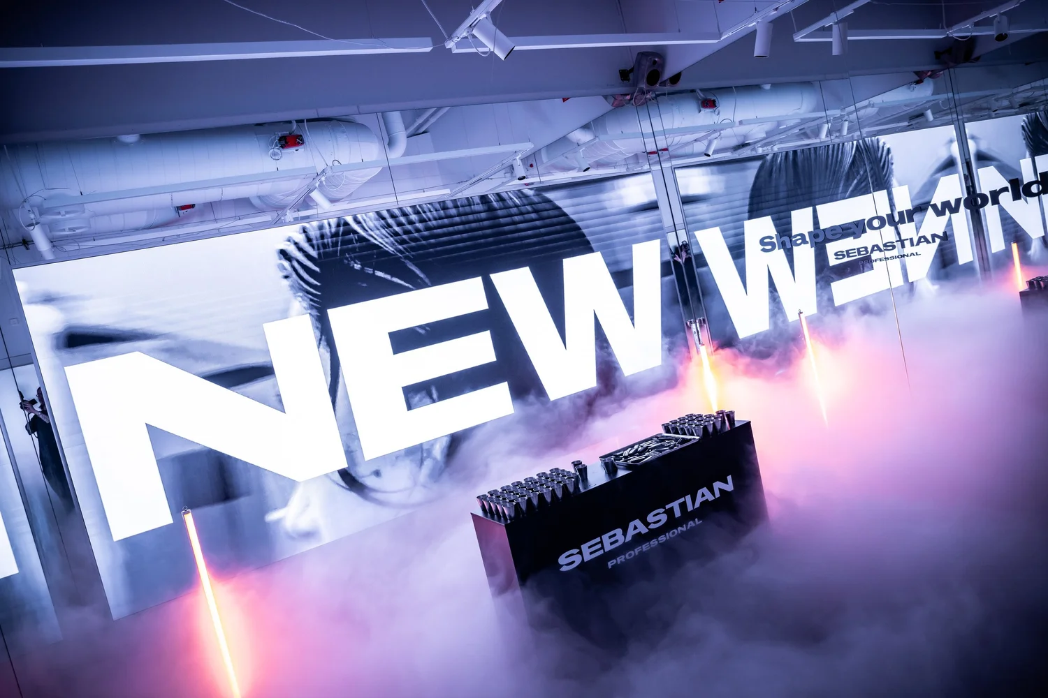 NEW WAVE light installation with a Sebastian Professional plinth in fog