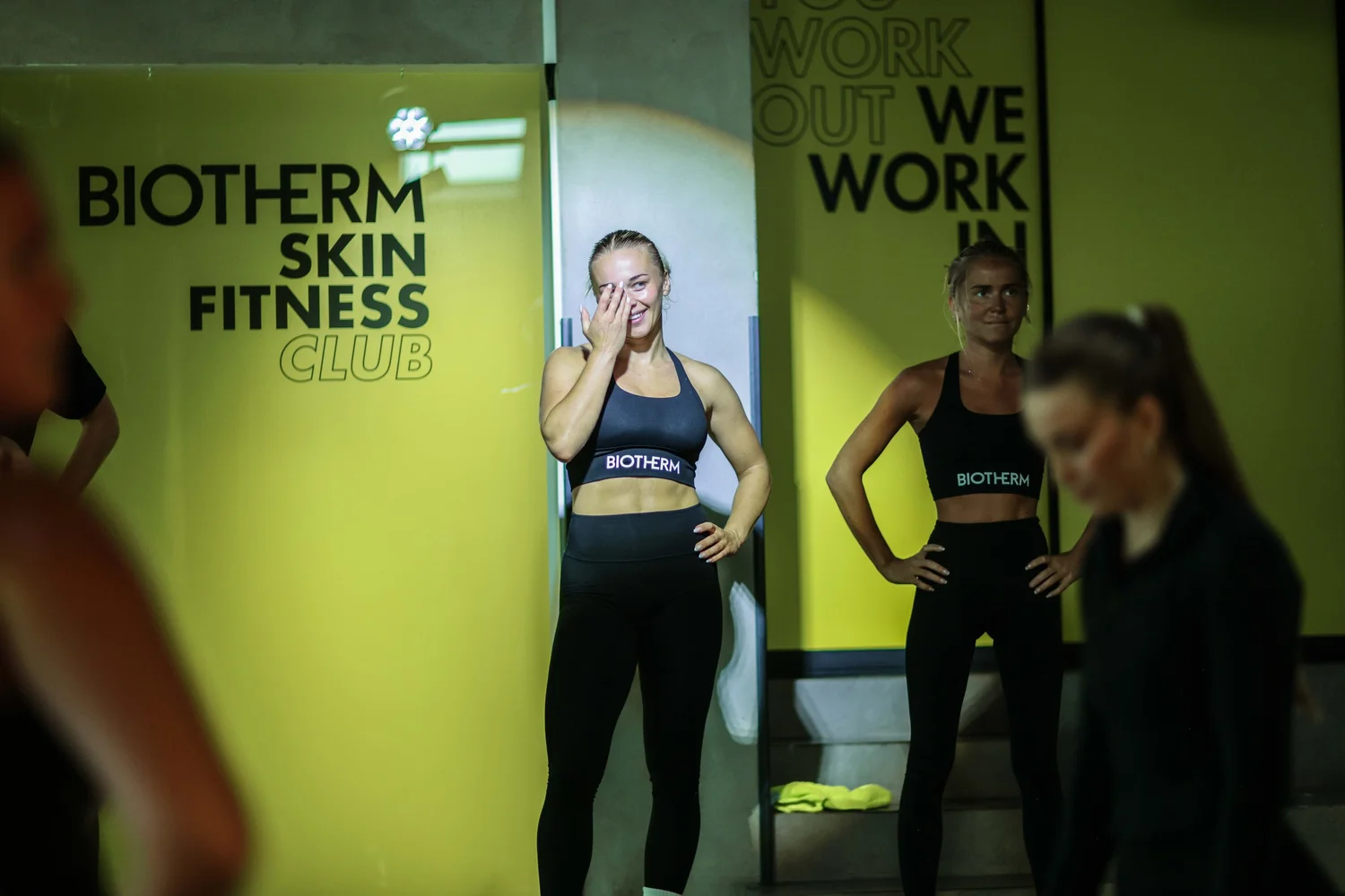 Biotherm Skin Fitness Club wall with trainers and participants