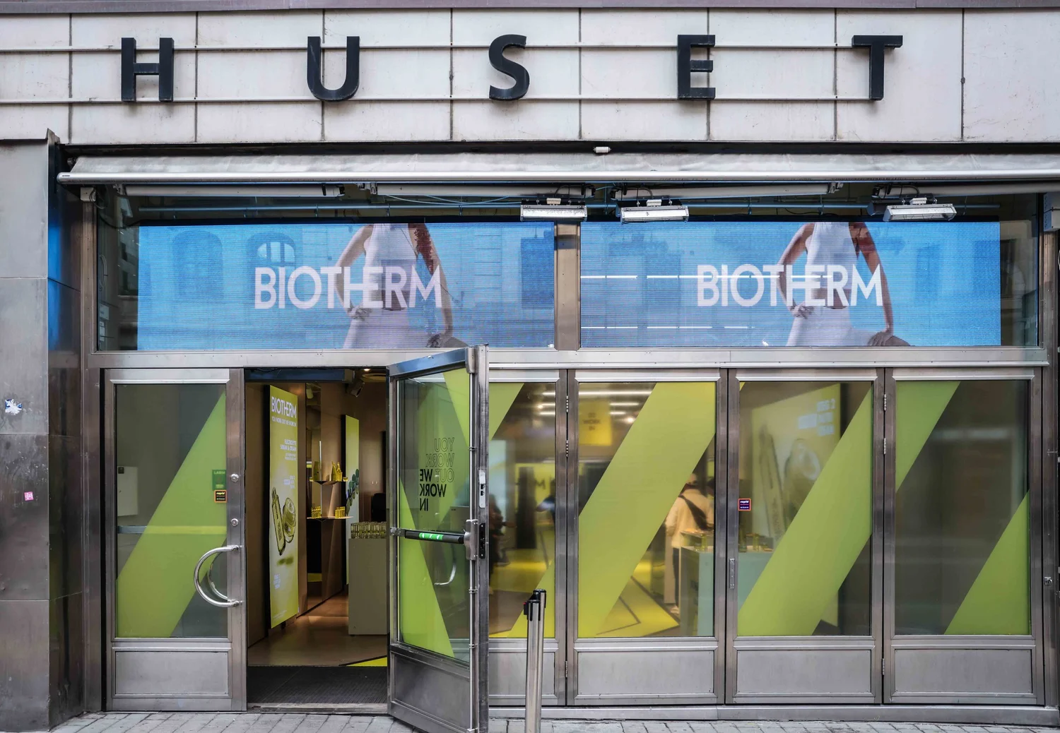 Biotherm-branded entrance of co:lab at Kungsgatan 18, Stockholm