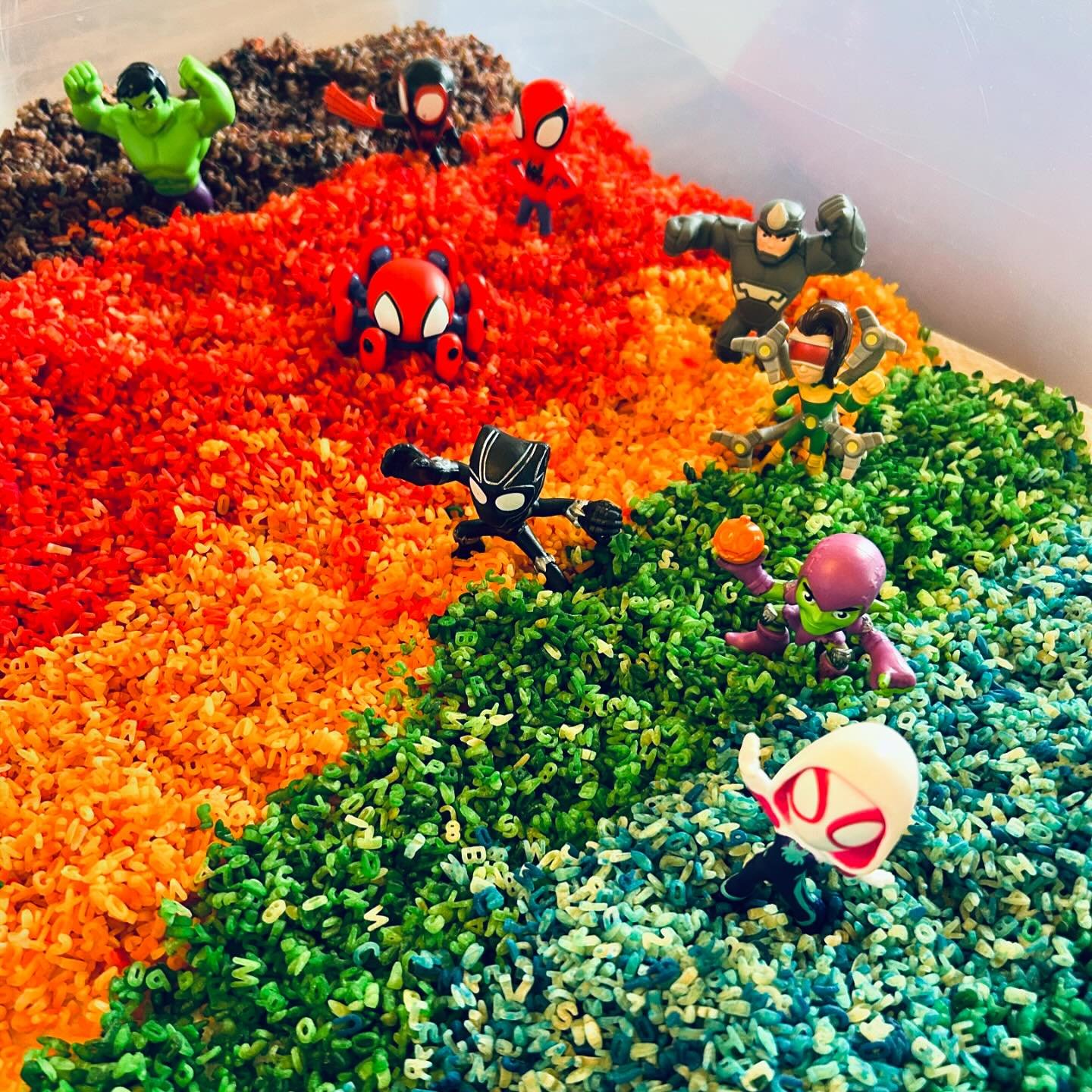 🌈🕸️Rainbow Spidey Sensory Bin for a special birthday girl.

(All items not pictured)

Did you know we sell stations (always including a sensory bin) for special occasions. A reduced rental rate vs. own option is also available. Local deliveries onl