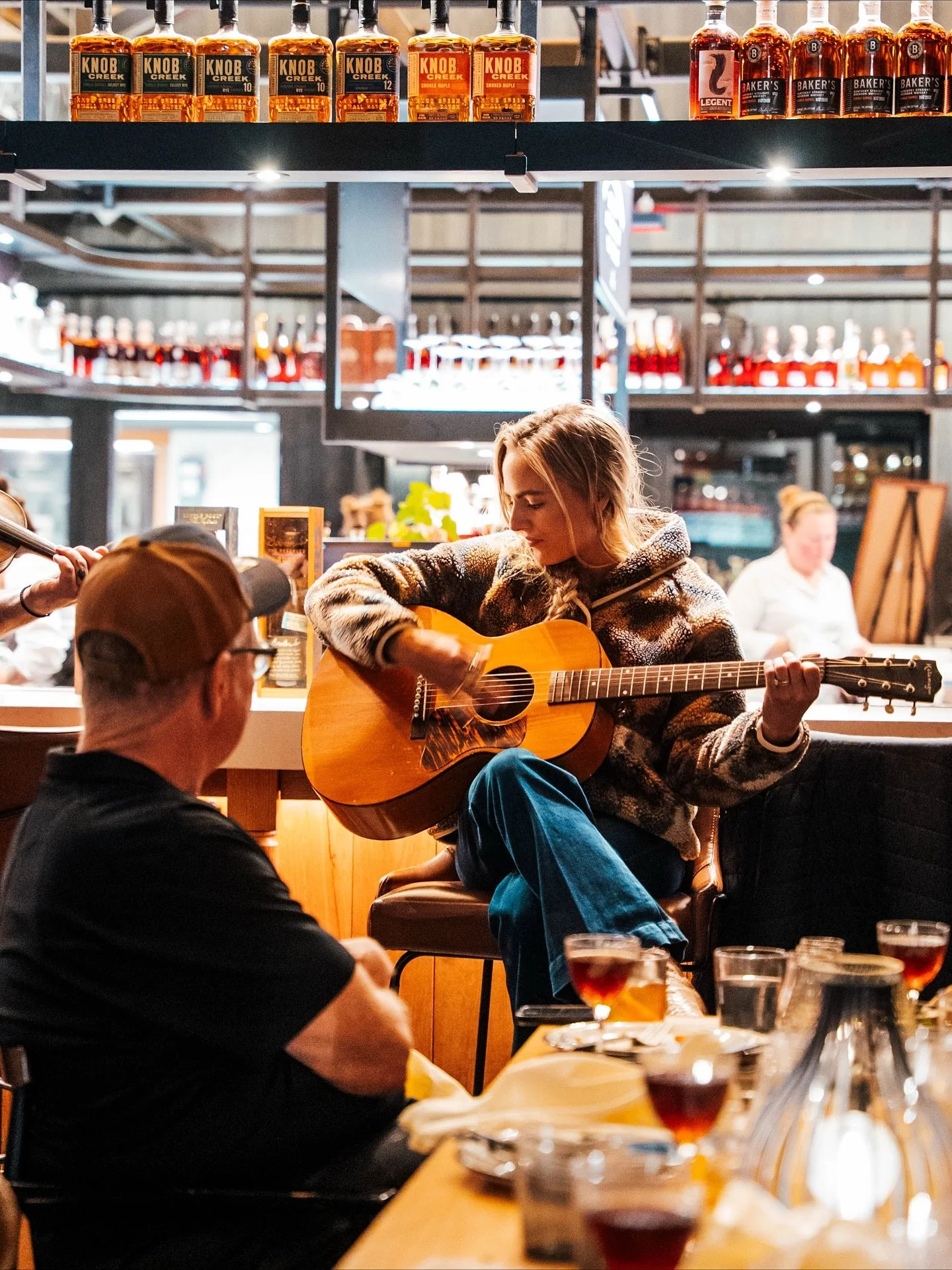 VIP welcome event for the first ever SIP #bardstown last week hosted at @beamdistilling 🧡🥃

Thanks for having us @jimbeamofficial and making the first @songwritersinparadise Bardstown so memorable! 

📸 @thegrizzlymedia
