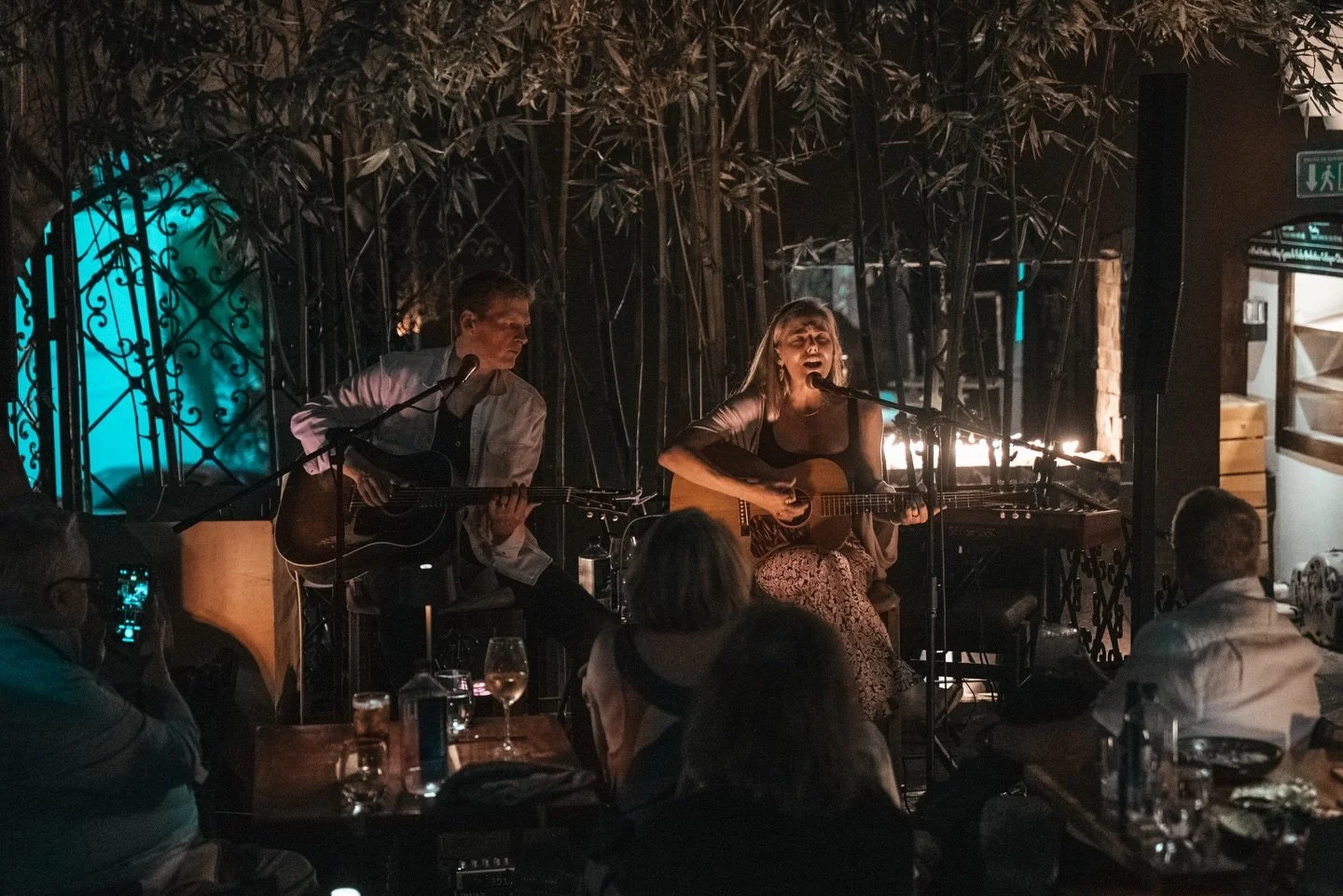 Night one of @songwritersinparadise Cabo edition ☀️🌴🎶 
📸 @thegrizzlymedia 

📍 @bahiacabohotel @baresquinacabo