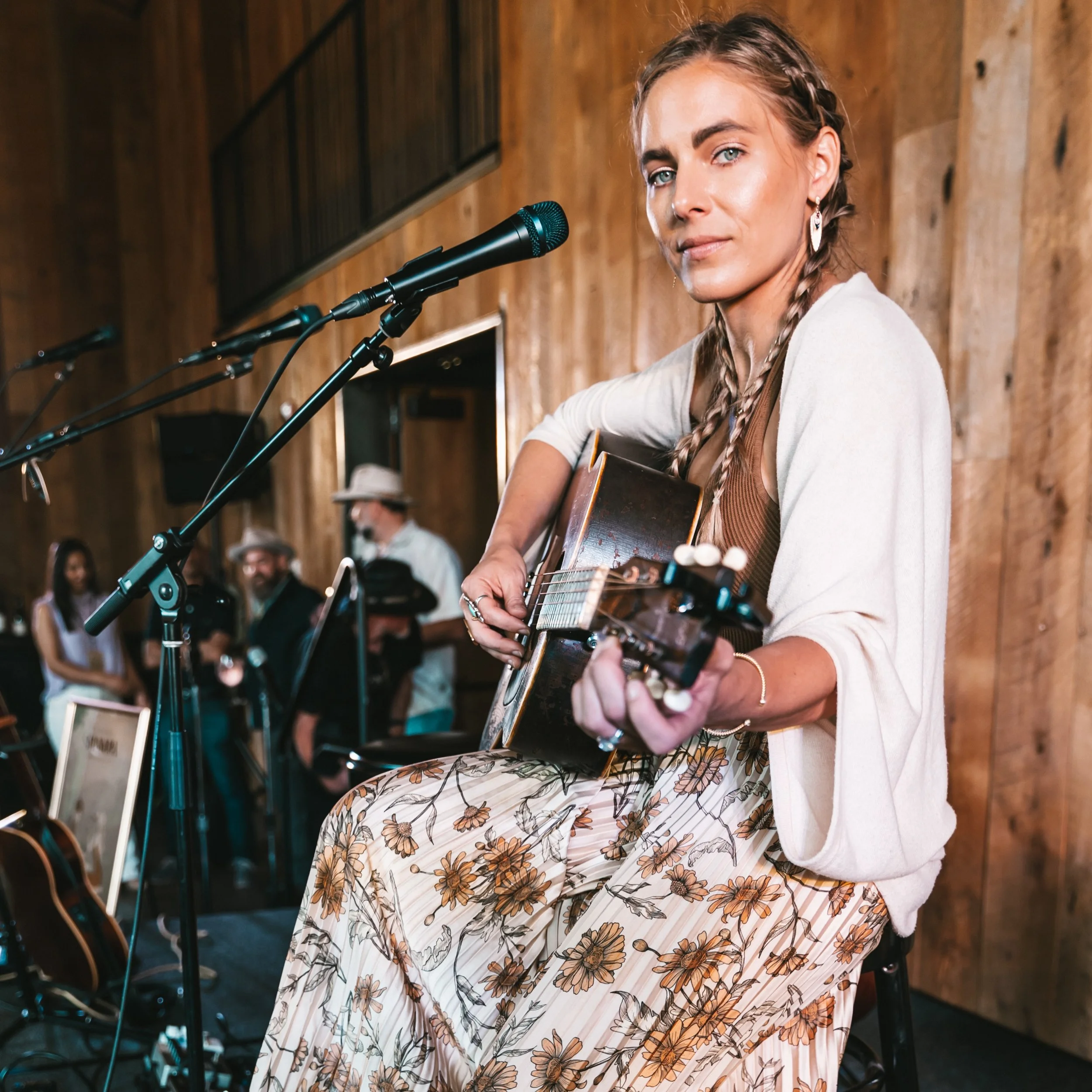 @brasswoodnapavalley knows how to throw one hell of a @songwritersinparadise grand finale. 

What a show ✨🎶🍷

Performances from 
@patrickdavismusic @djangowalker @alyssabonagura @levilowreyofficial @kristianbush @jtrottsky1 @drh3 @ericpaslay @james