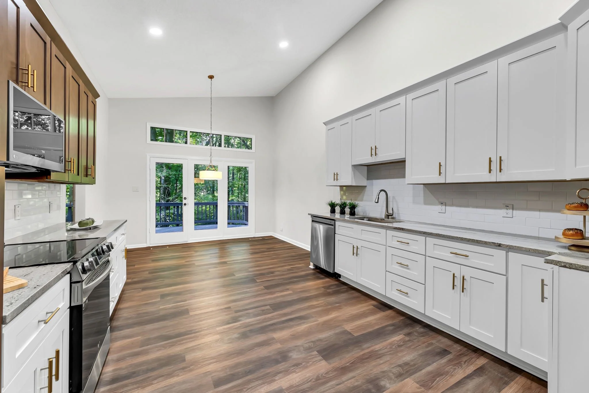 Sonoma Kodiak and Design White