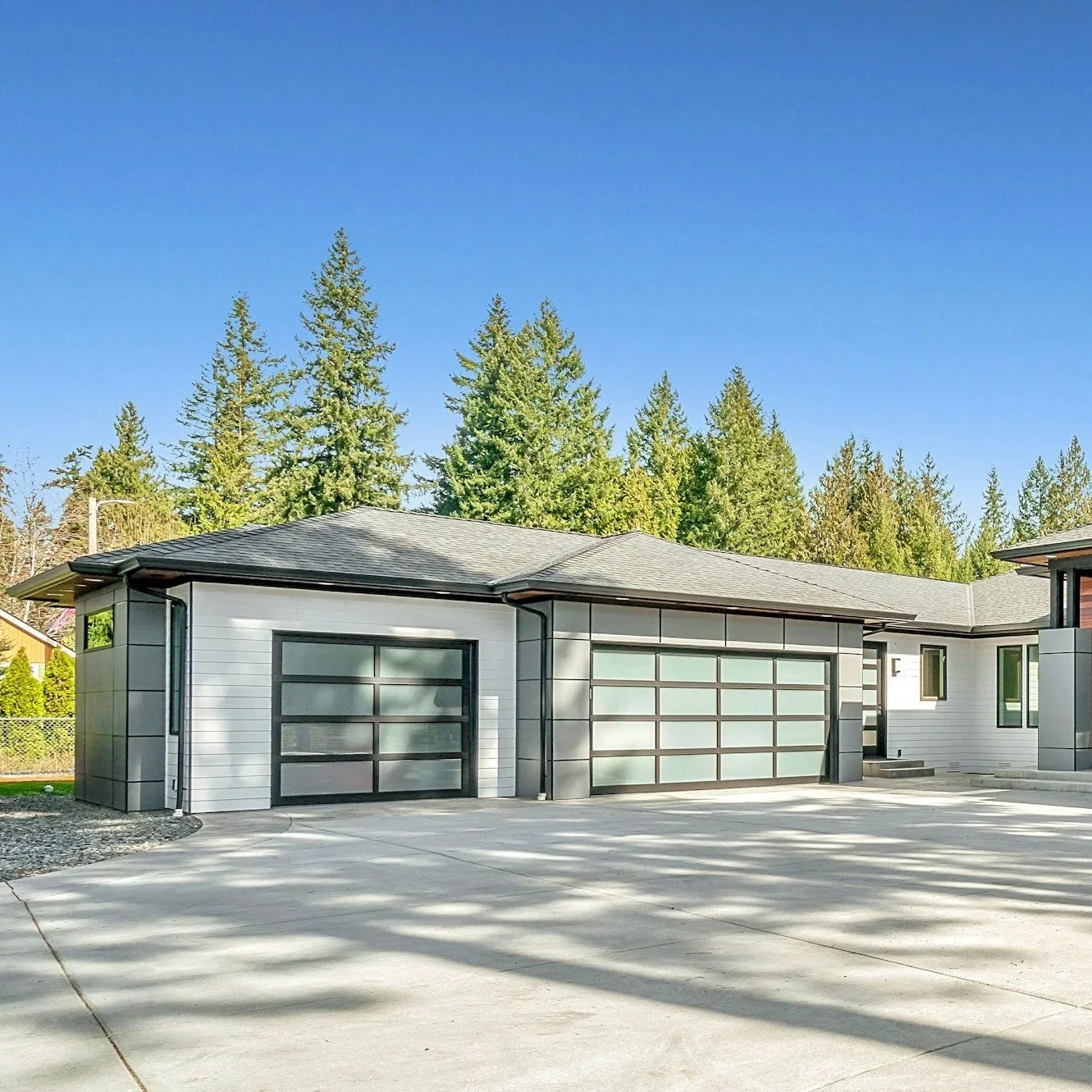 How a Garage Door Can Make or Break a First Impression of a Home