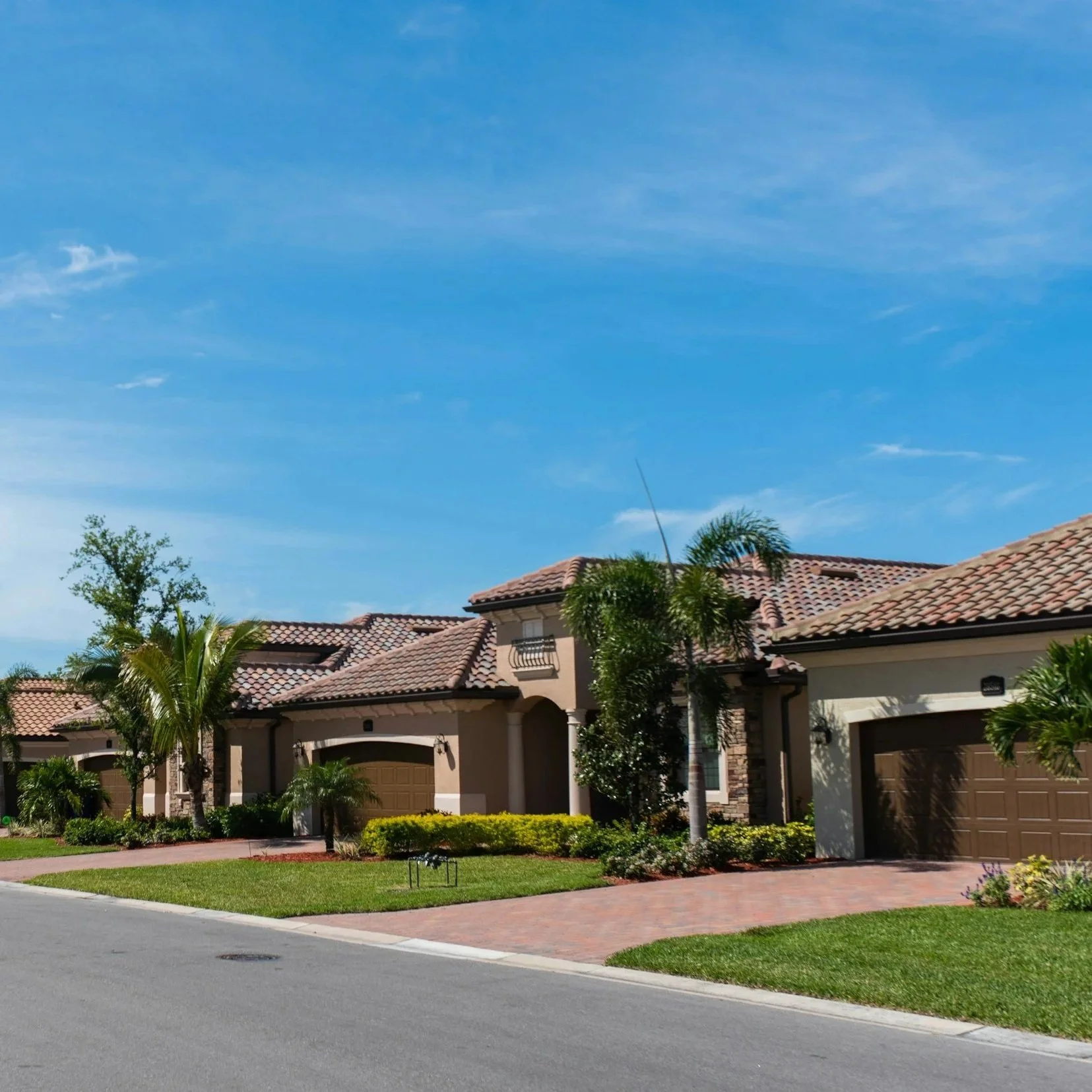 Choosing the Right Garage Door Hinge Size: What Homeowners Get Wrong