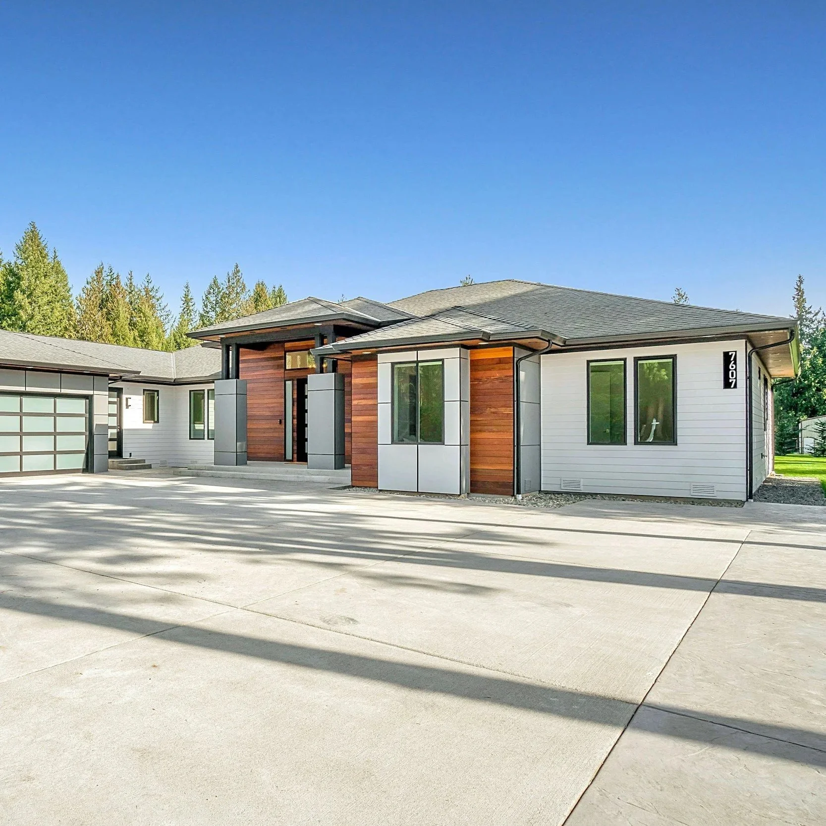 When to Call for Garage Door Service