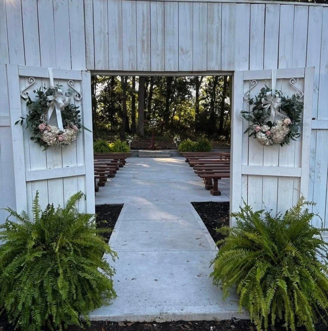 🎉 The first batch of photos from Lori &amp; Scott&rsquo;s big day are HERE! 💍✨

We can&rsquo;t get enough of these moments &mdash; every smile, every dance, every detail was absolute perfection. And guess what? There&rsquo;s more to come! 📸💫

We&