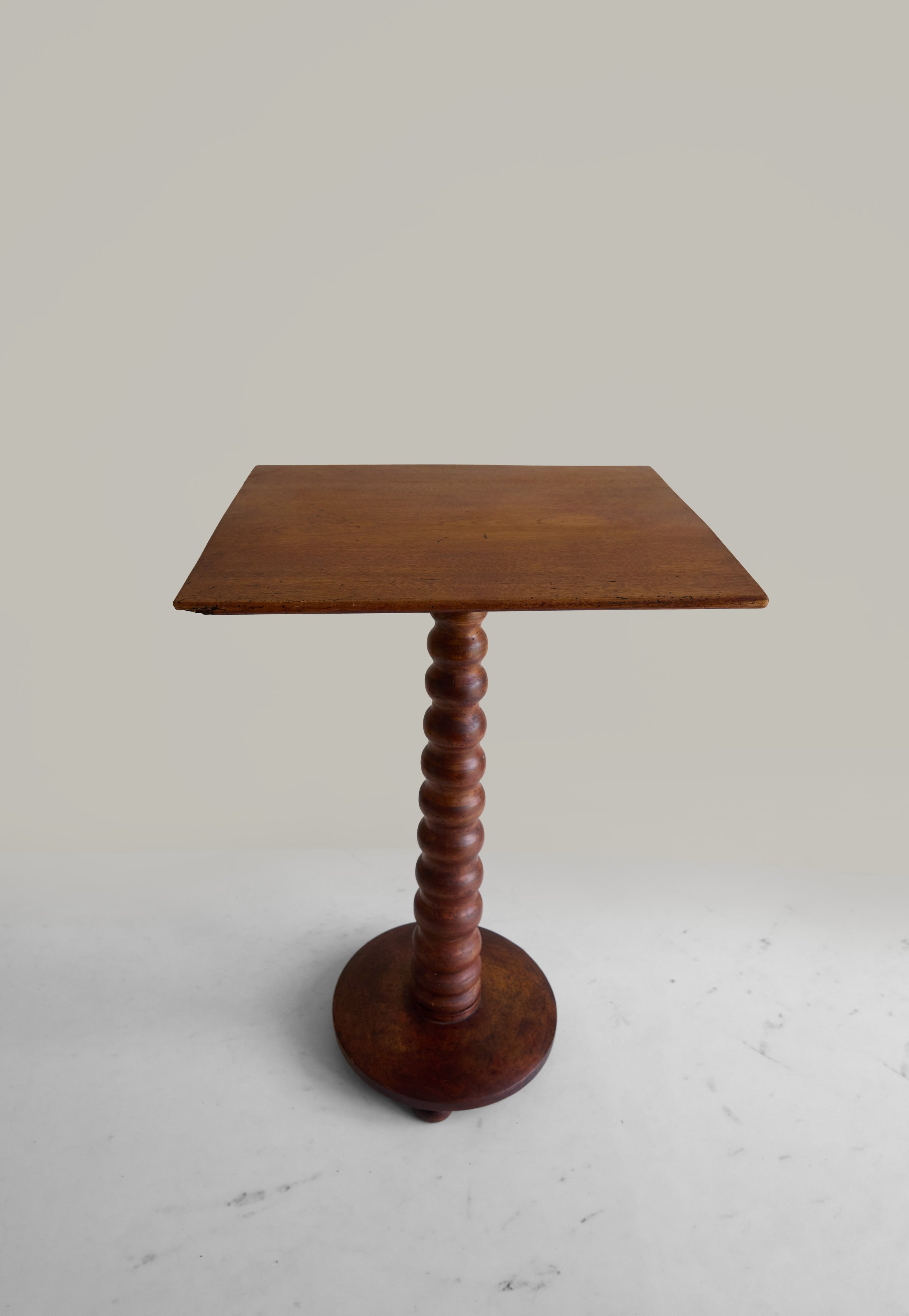 bobbin table 3.jpg