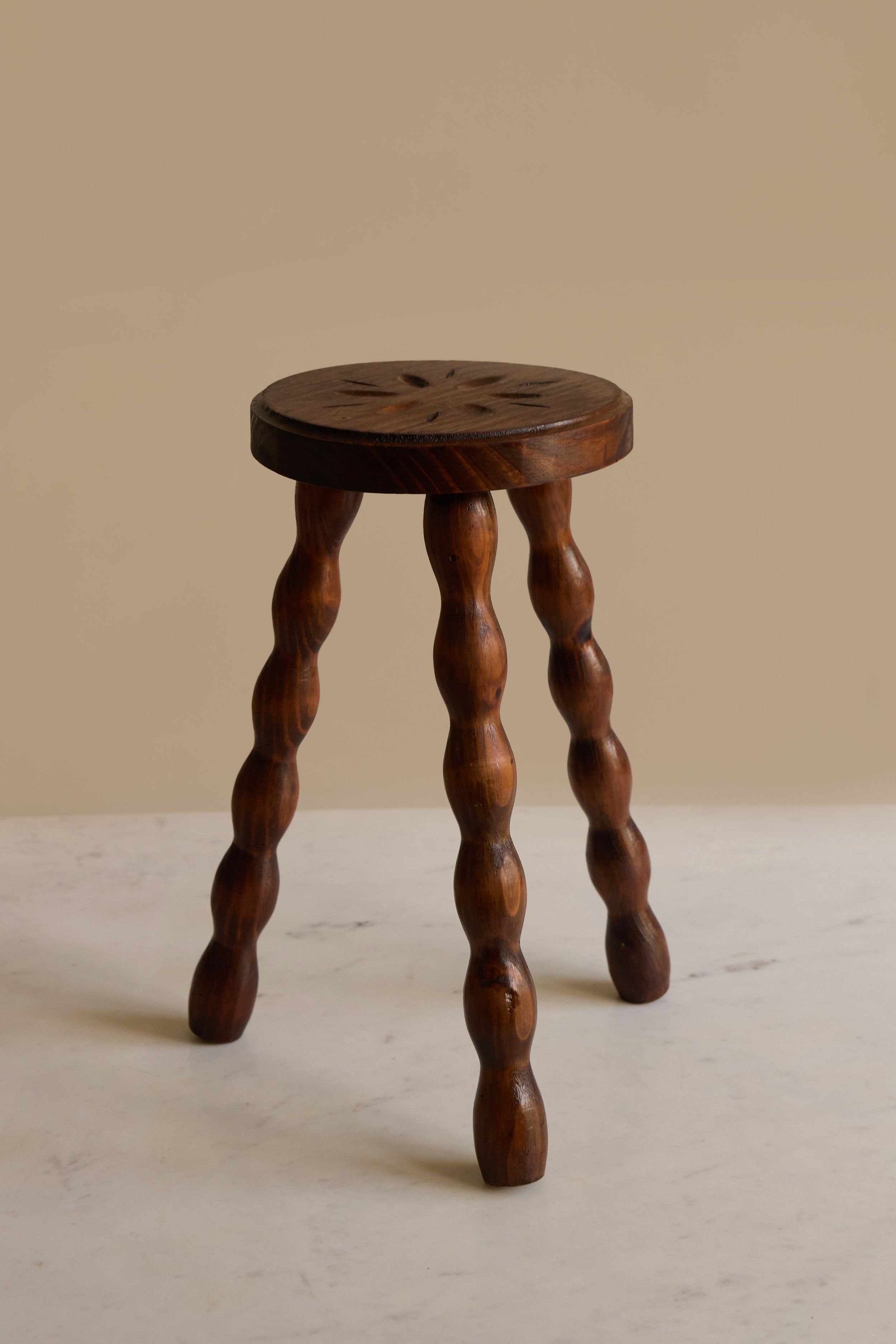 bobbin stool carved top 2.jpg