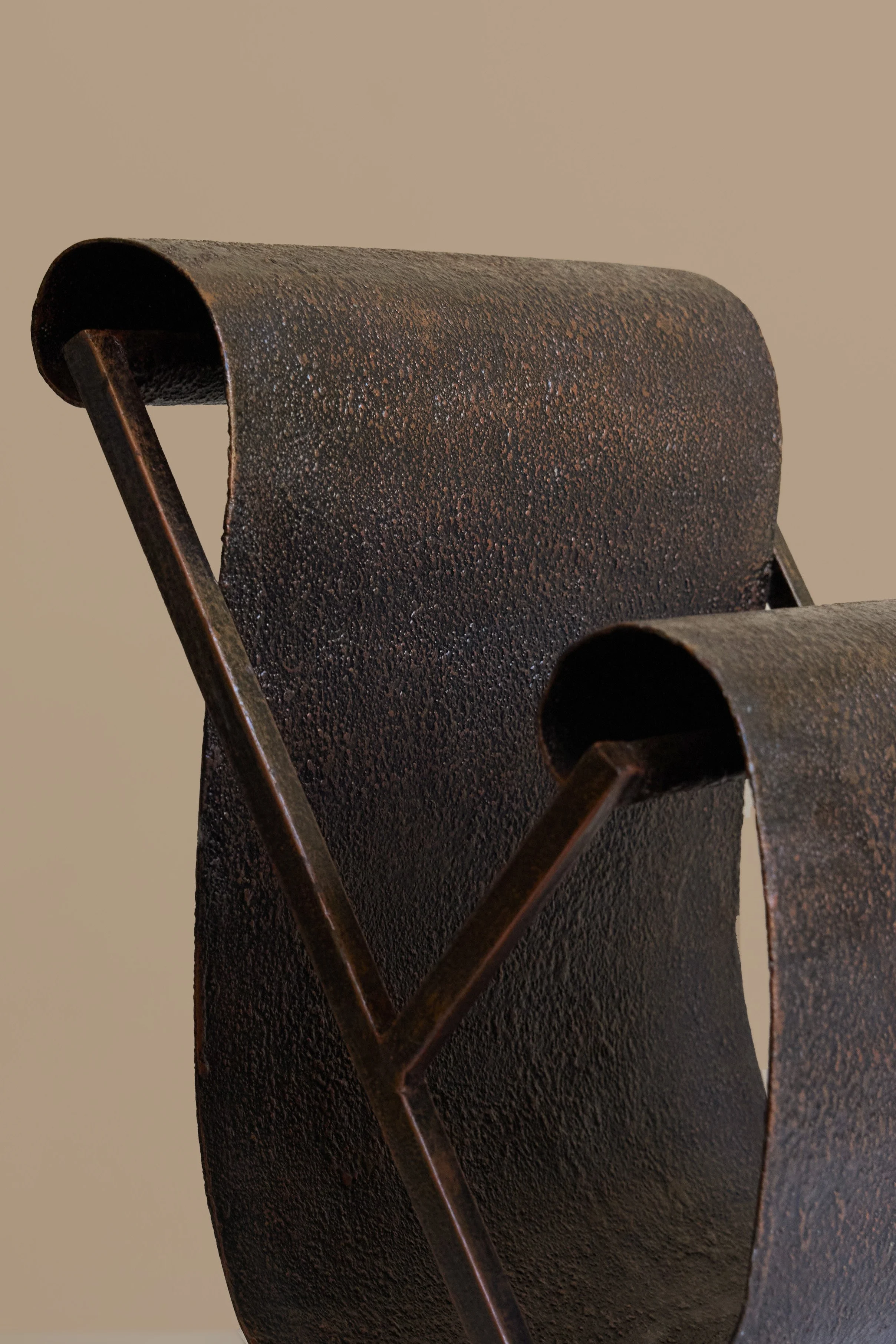 iron scroll mag rack 6.jpg