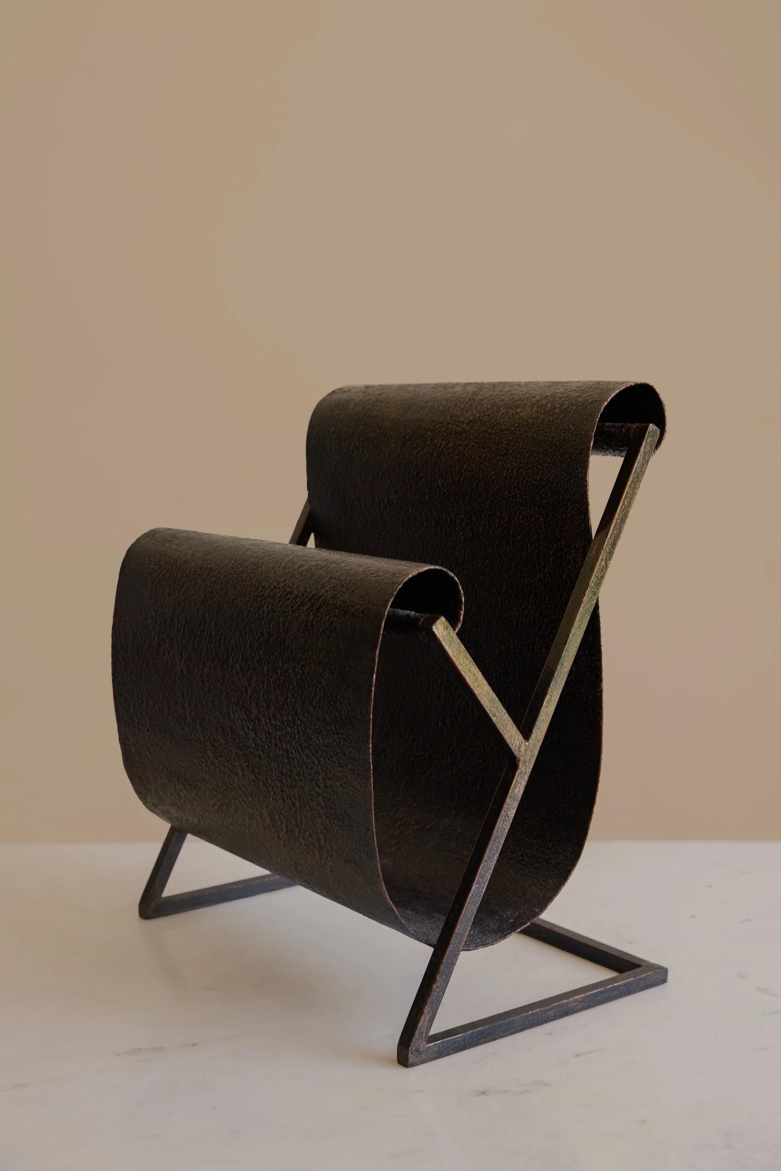 iron scroll mag rack1.jpg