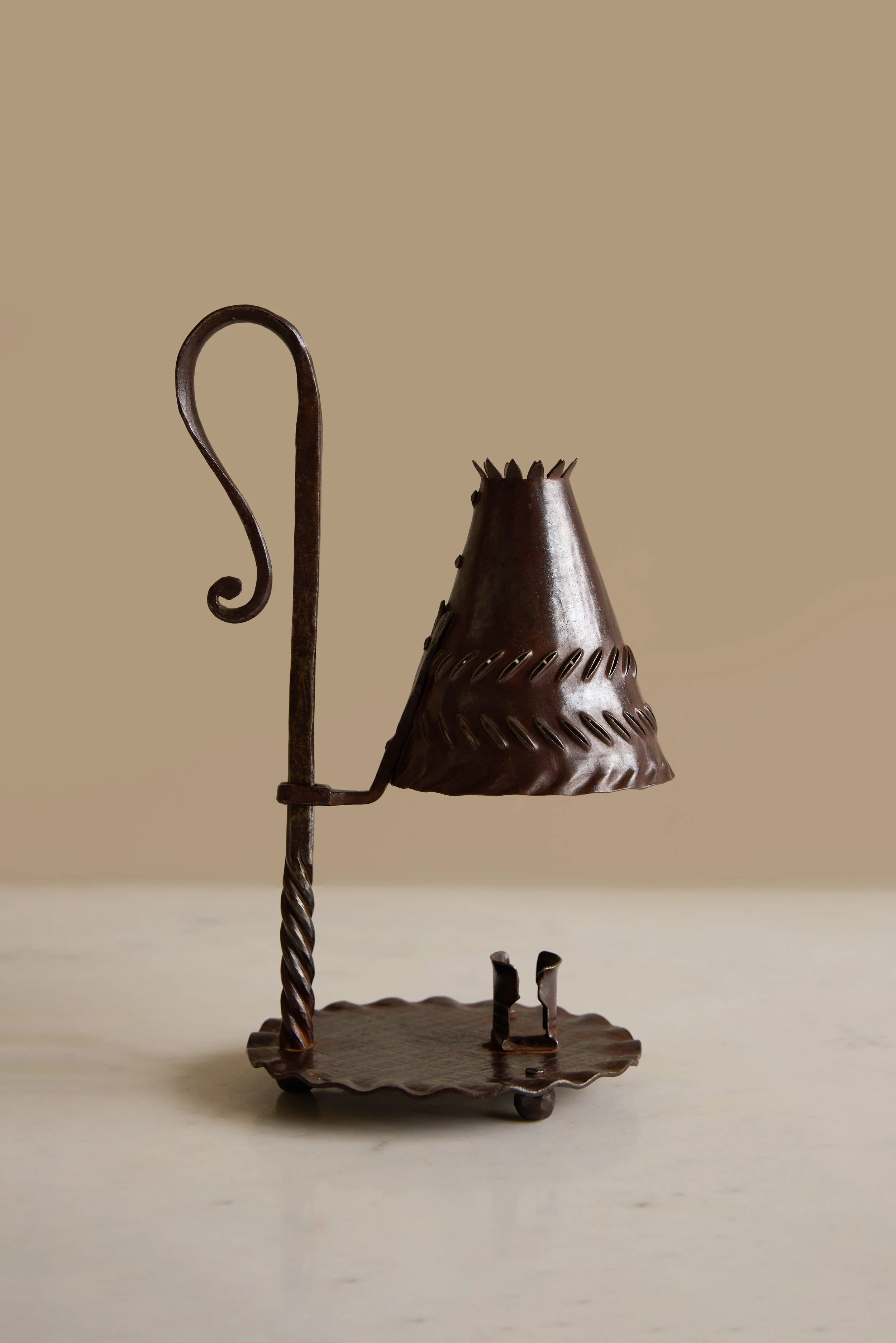 iron shade candle 2.jpg