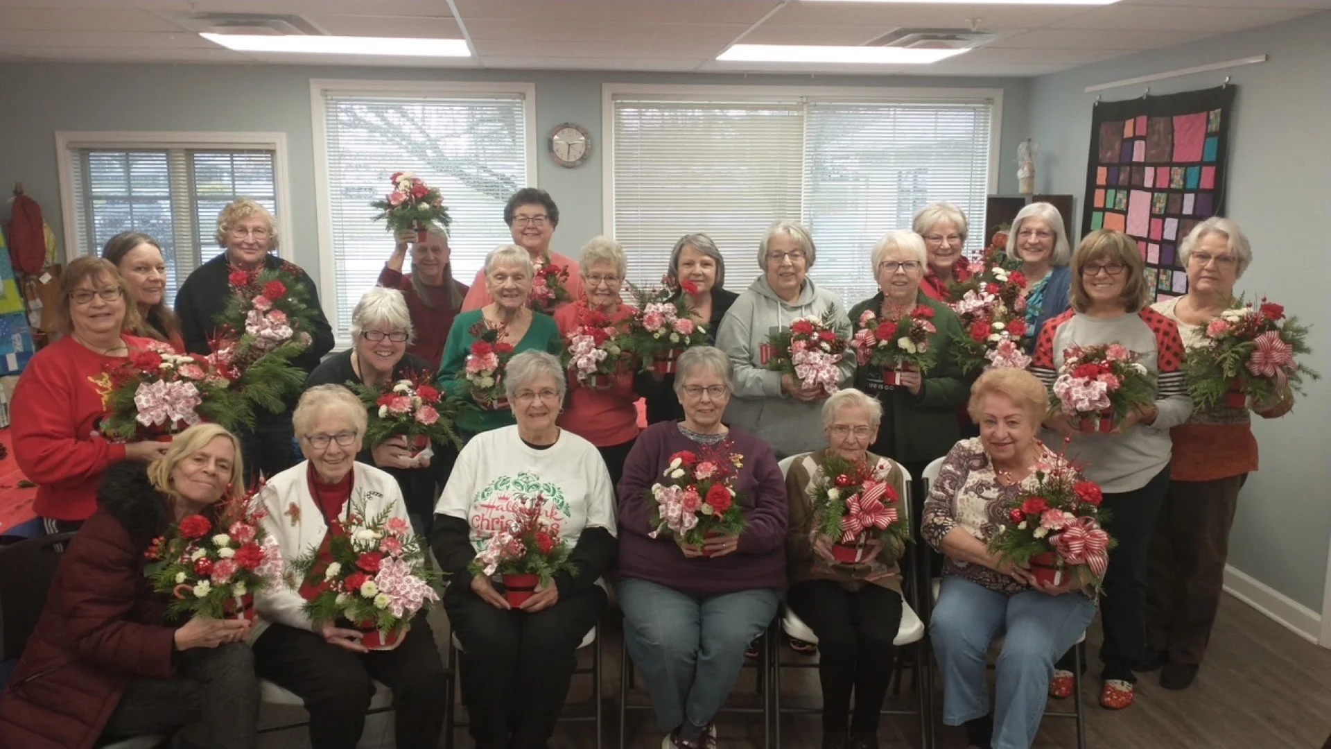 Seniors create centerpieces for Christmas