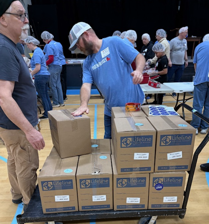 Volunteers pack meals for people of Ukraine4.png