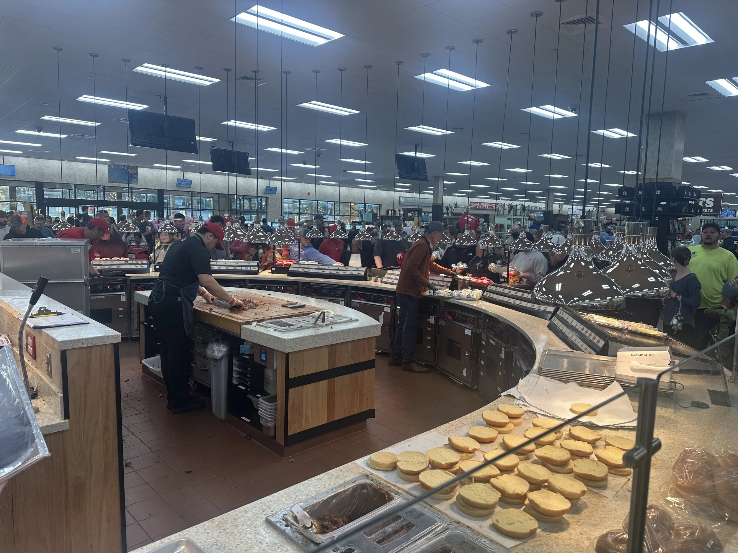 Thousands brave Buc-ee's opening week