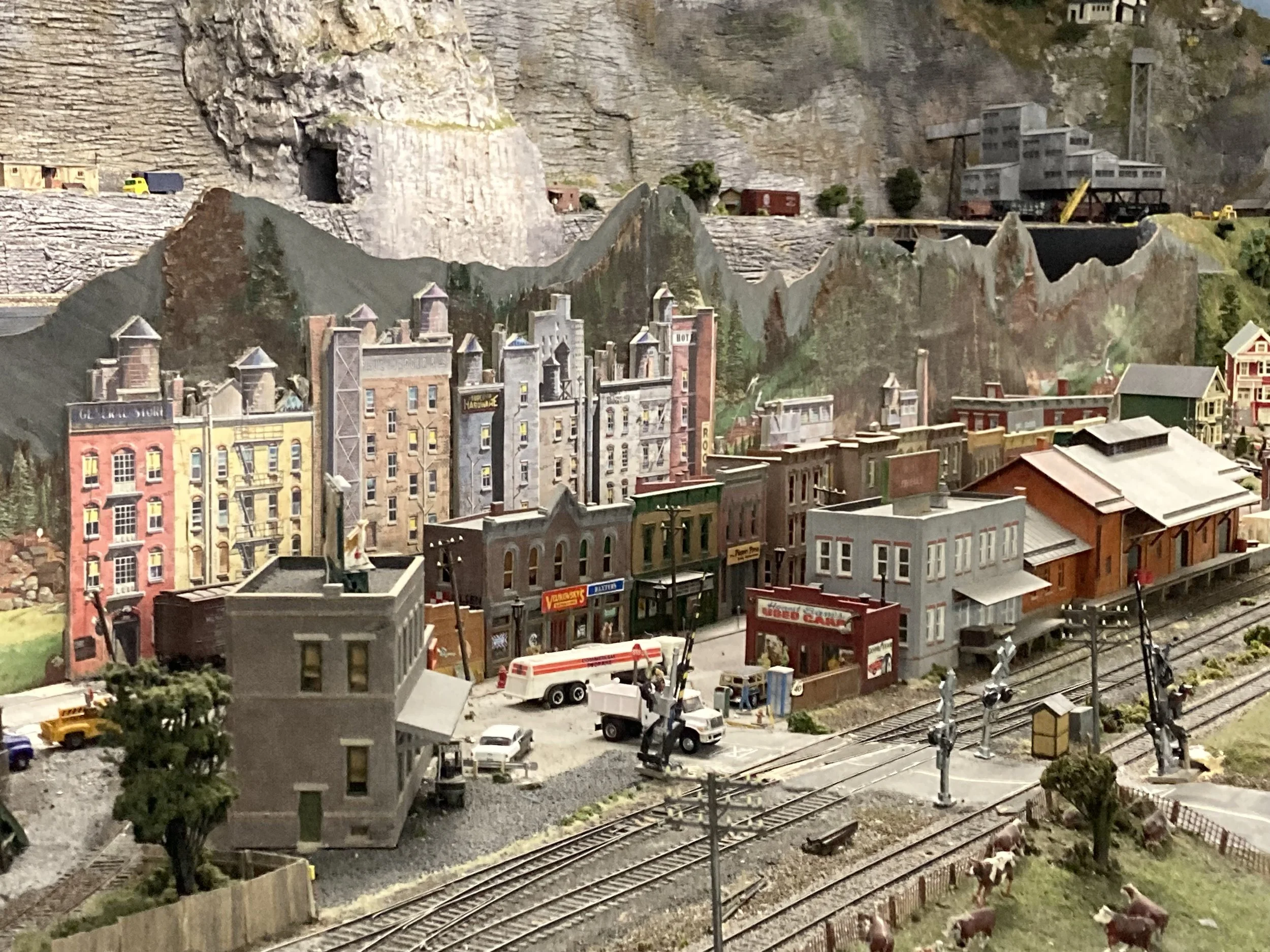 Crossroads Railroad Club “models” Vandalia community