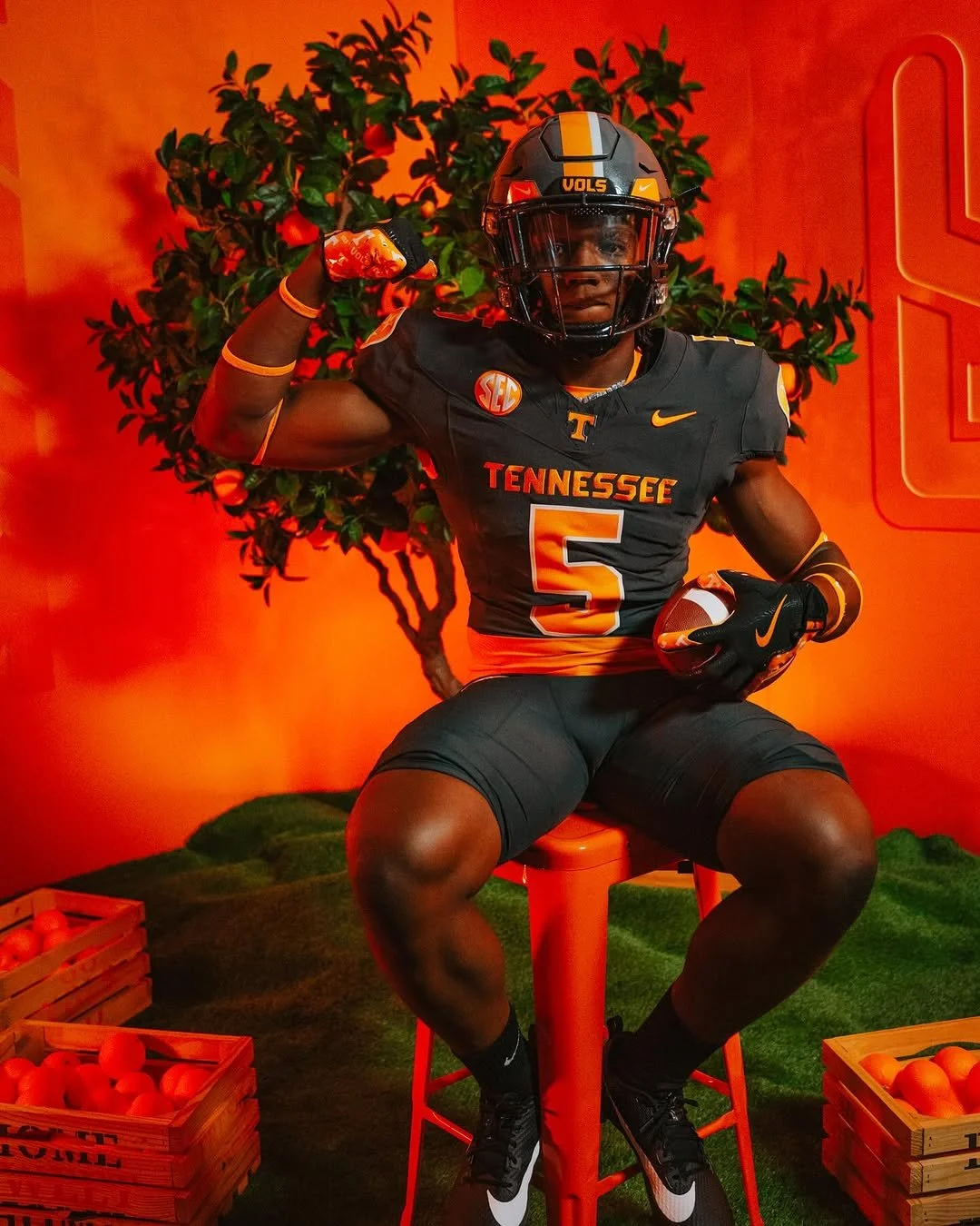 Vols Linebacker Commit Visits Georgia Tech, Calls Race ‘Neck and Neck’