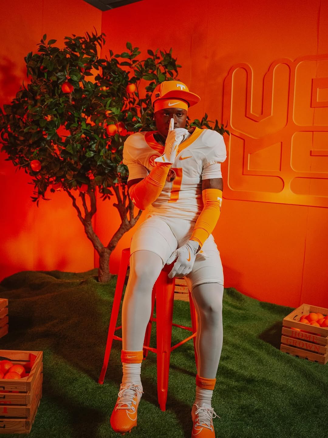 Texas Offers Tennessee 2026 Commit Legend Bey