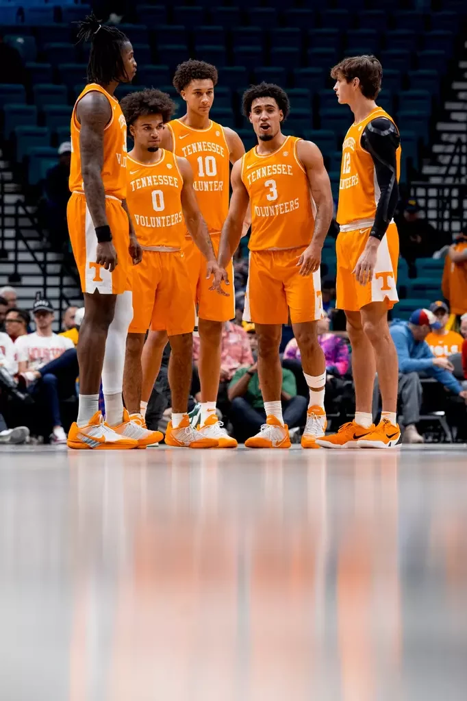 Vol Hoops Climb Four Spots To No. 13 in AP Poll