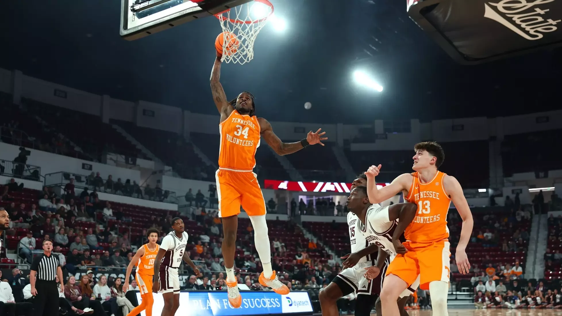 The Closing Five: Tennessee beats Mississippi on the road