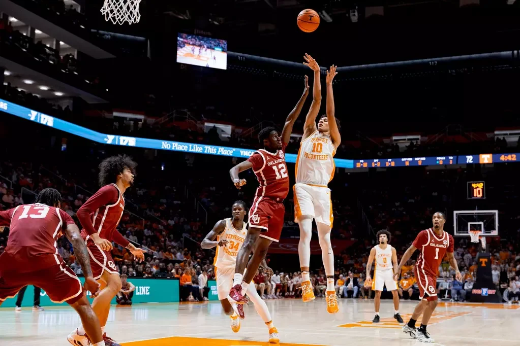 Vols Dominate Sooners as Gillespie Makes History in Knoxville