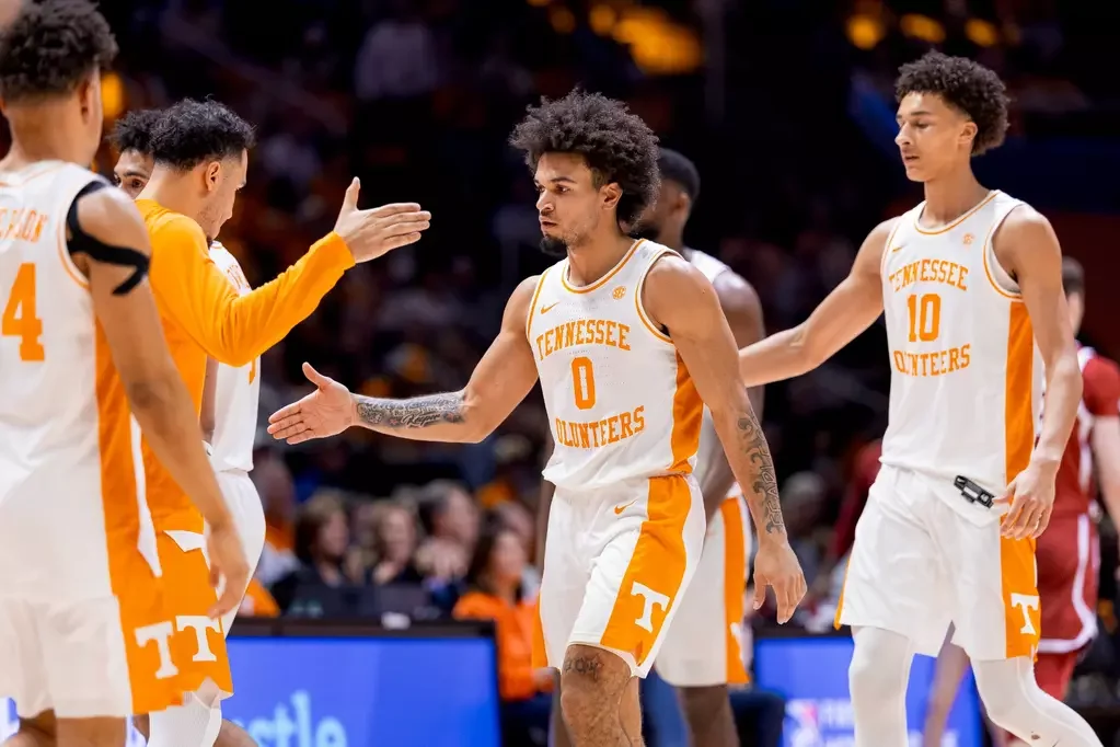 Ament, Gillespie Named to Naismith Trophy Late Season Team