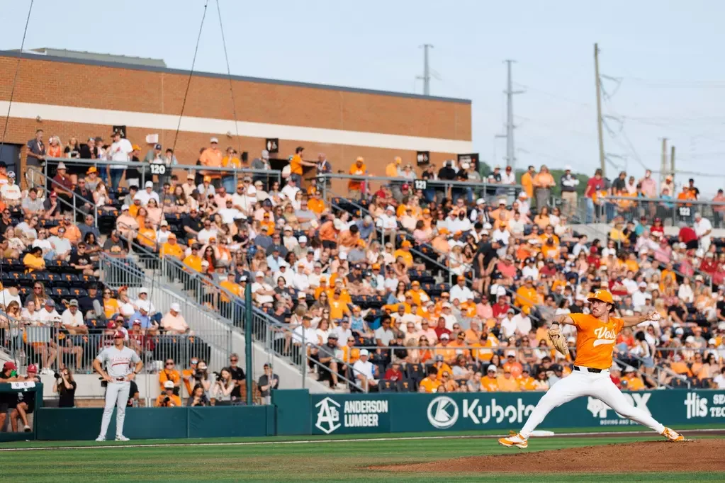 Vols Welcome No. 4 Texas to Lindsey Nelson for Final Home Series