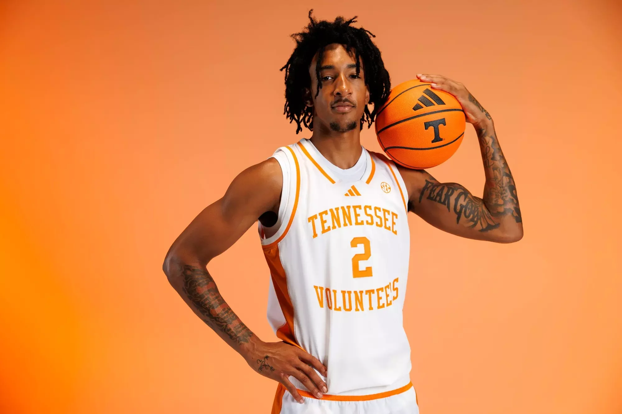 Tennessee Athletics Showcases New adidas White Uniform Set