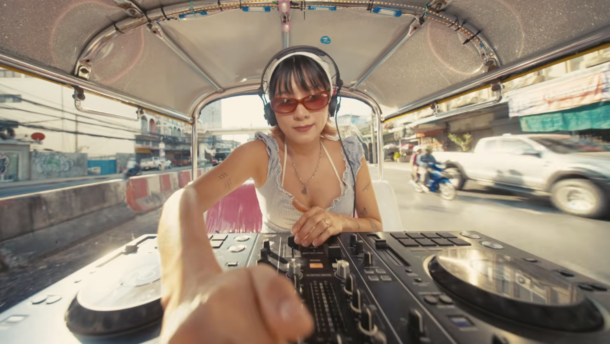 Tuk Tuk Radio - Mother b2b Unborn Child (Pregnant DJ!) | Chucheewa